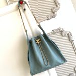 Chanel 25 Hobo Handbag Grained Calfskin LB21303 (2)