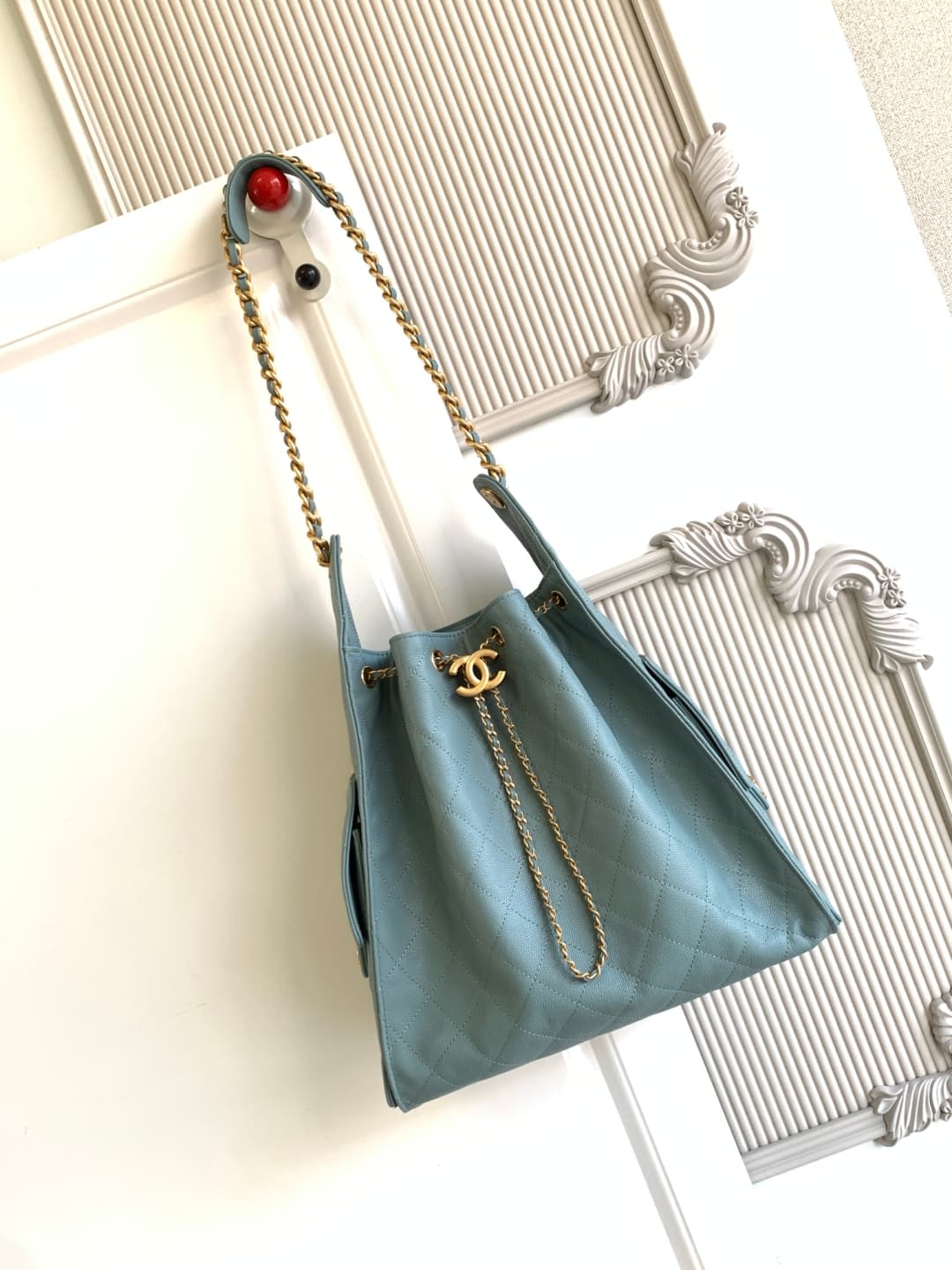 Chanel 25 Hobo Handbag Grained Calfskin LB21303 (2)