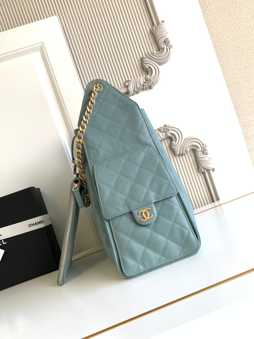 Chanel 25 Hobo Handbag Grained Calfskin LB21303 (4)