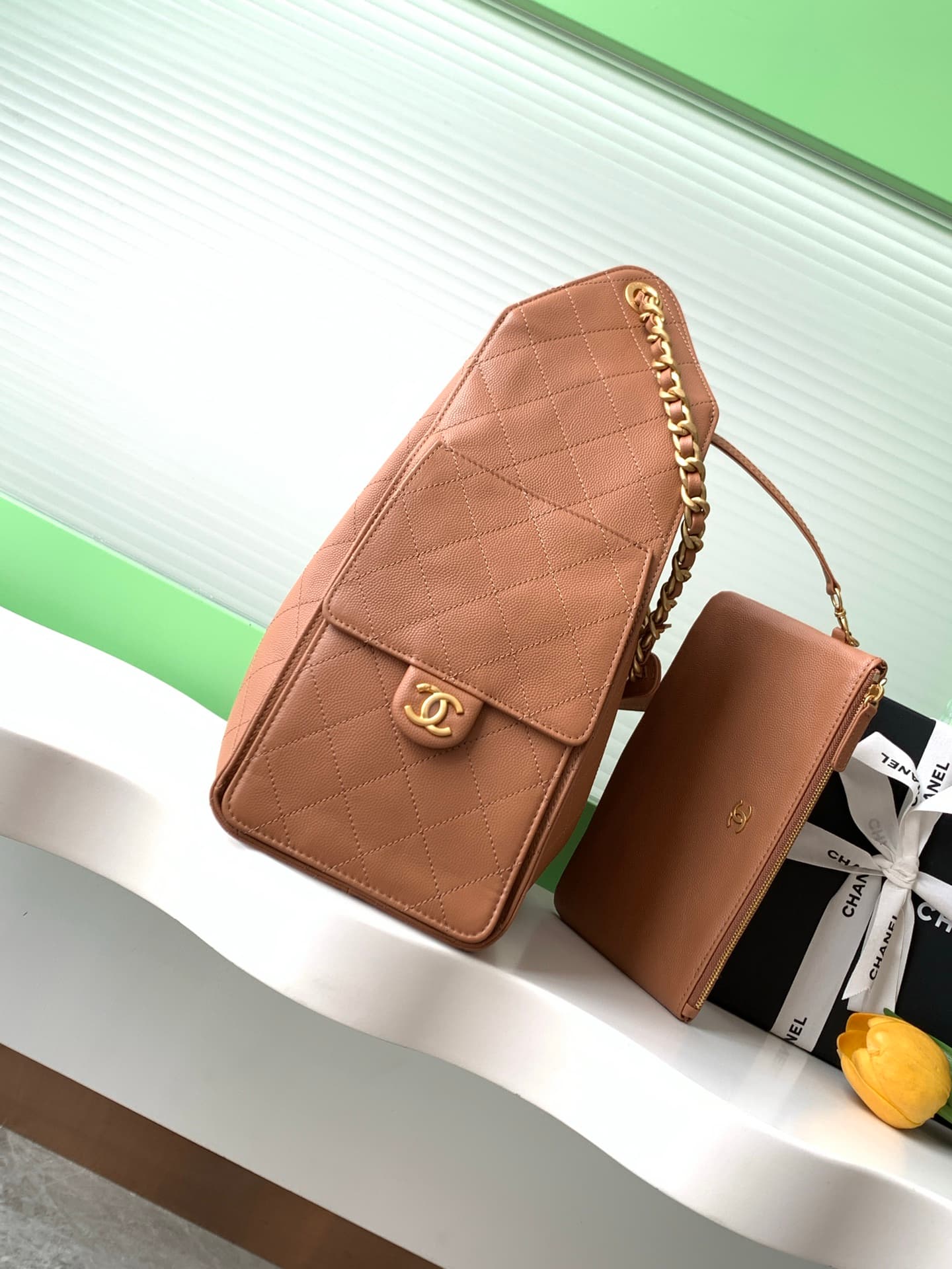 Chanel 25 Hobo Handbag Grained Calfskin LB21312 (2)