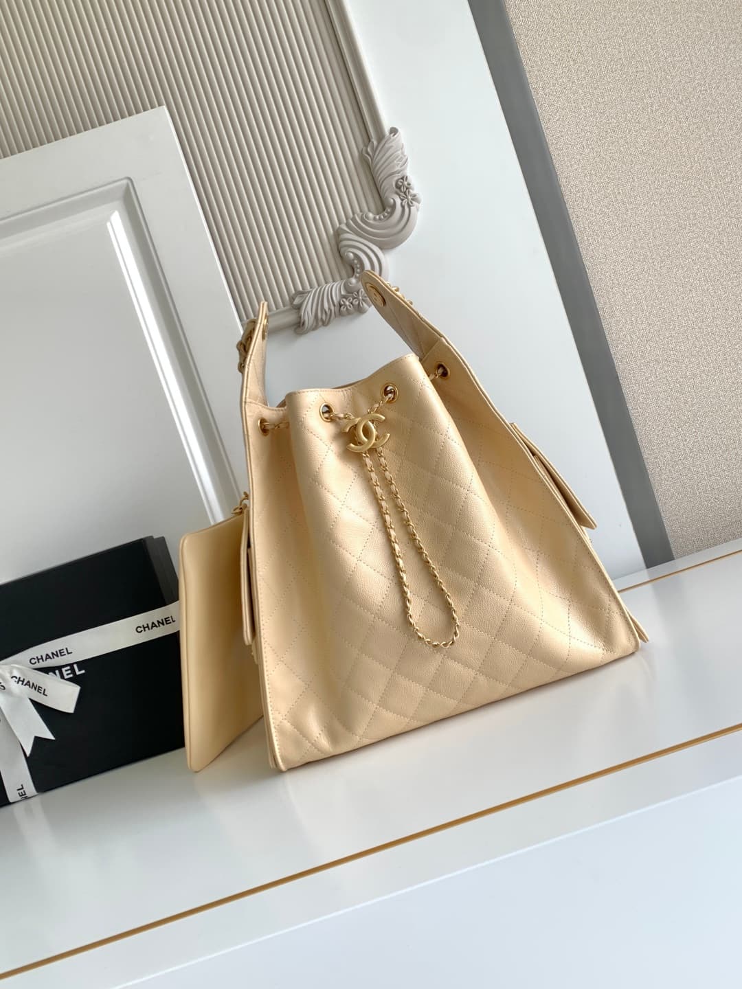 Chanel 25 Hobo Handbag Grained Calfskin LB21317 (1)