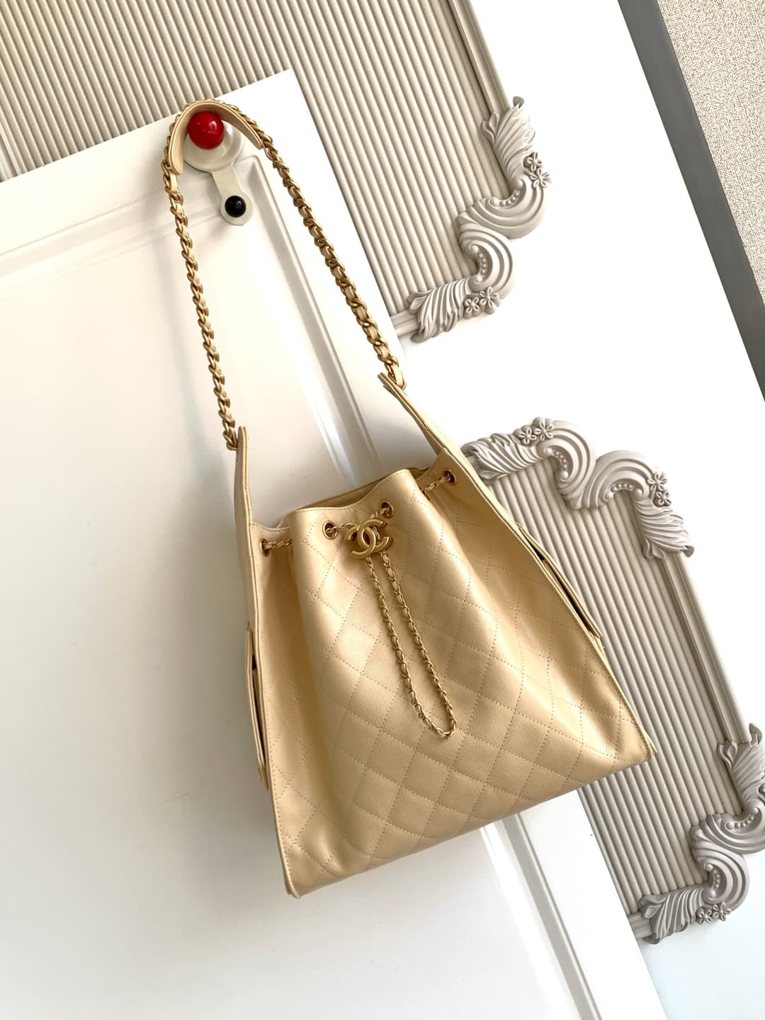 Chanel 25 Hobo Handbag Grained Calfskin LB21317 (2)