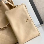 Chanel 25 Hobo Handbag Grained Calfskin LB21317 (5)