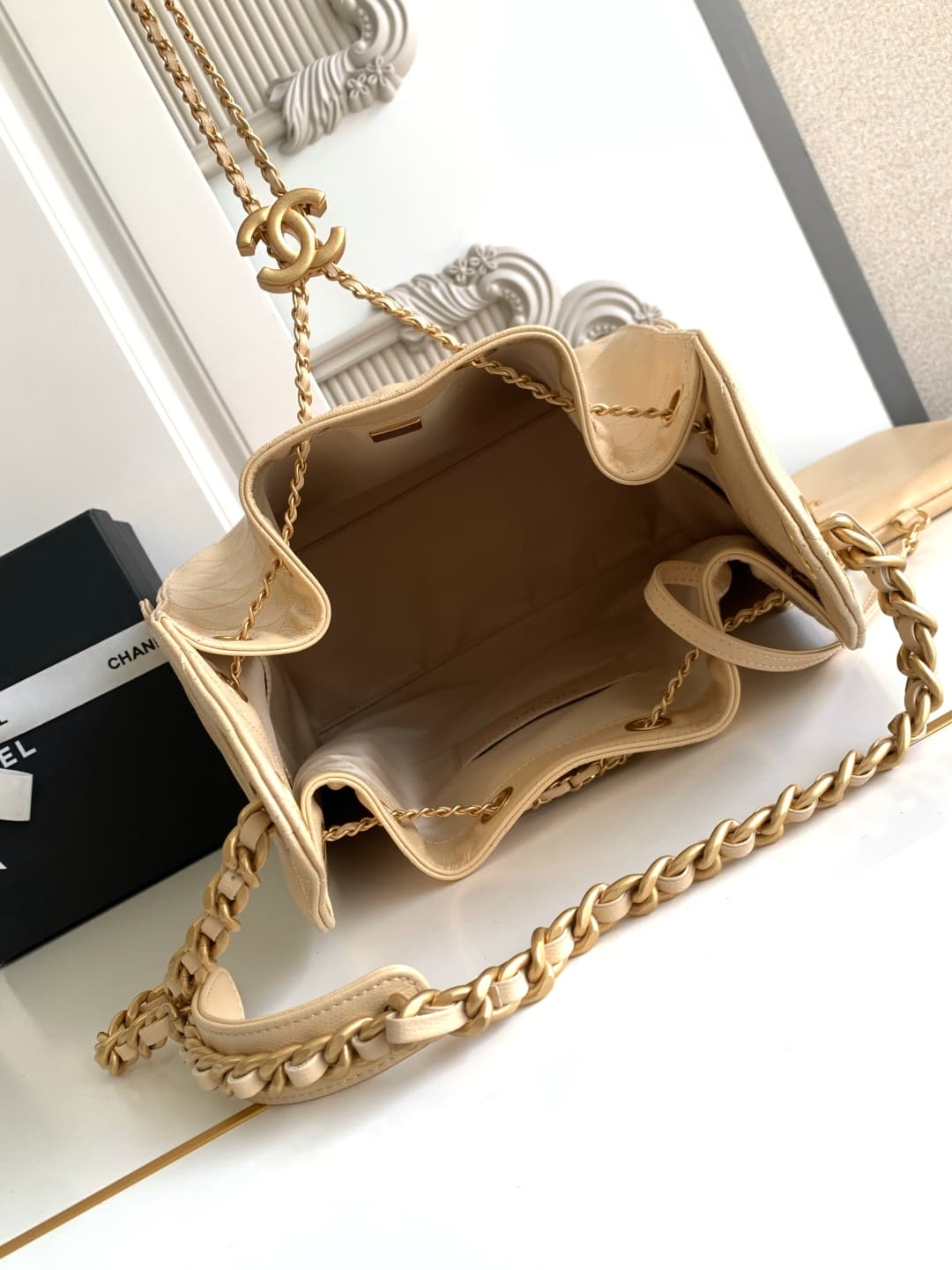 Chanel 25 Hobo Handbag Grained Calfskin LB21317 (6)