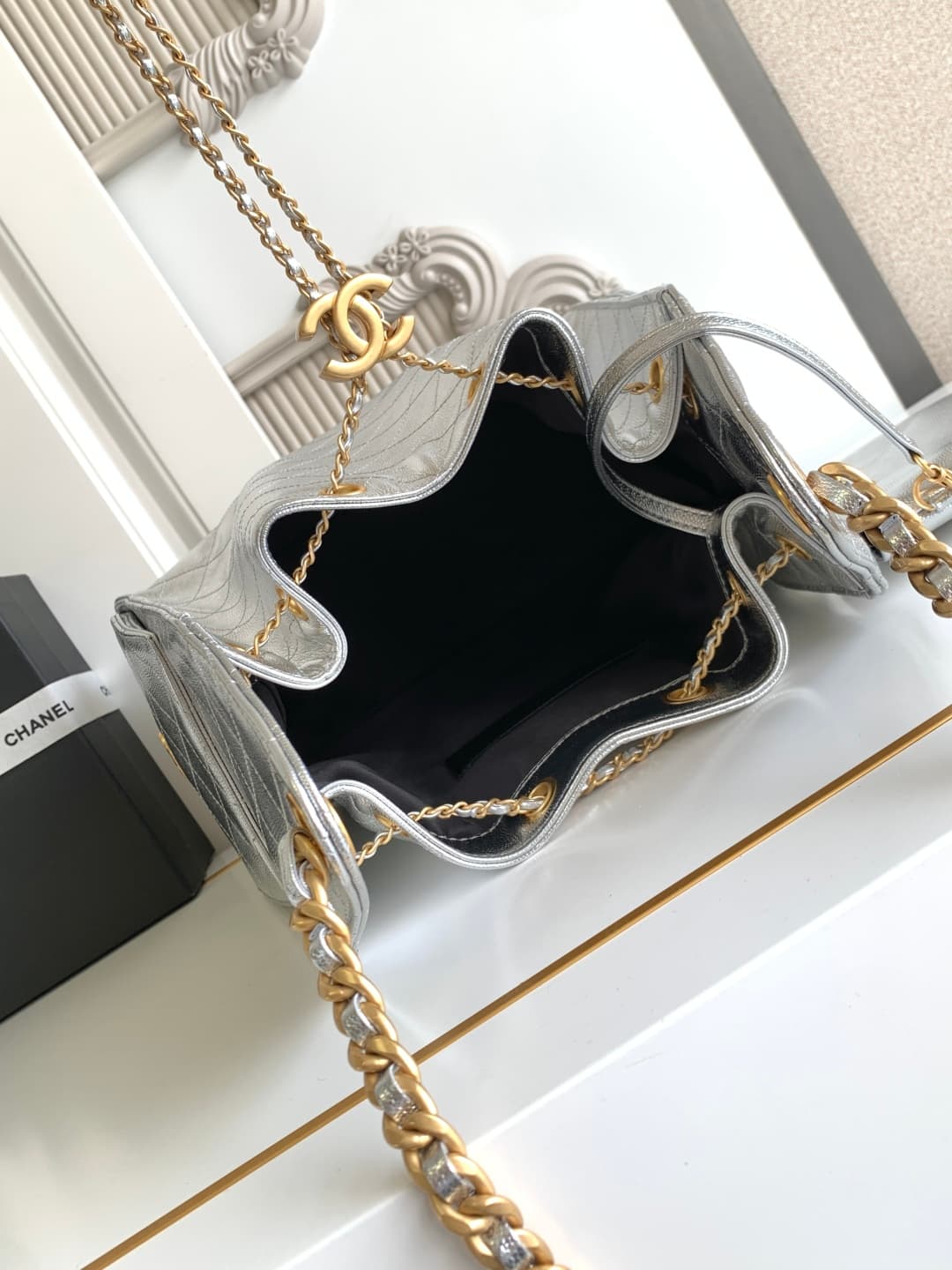 Chanel 25 Hobo Handbag Grained Calfskin LB21320 (6)