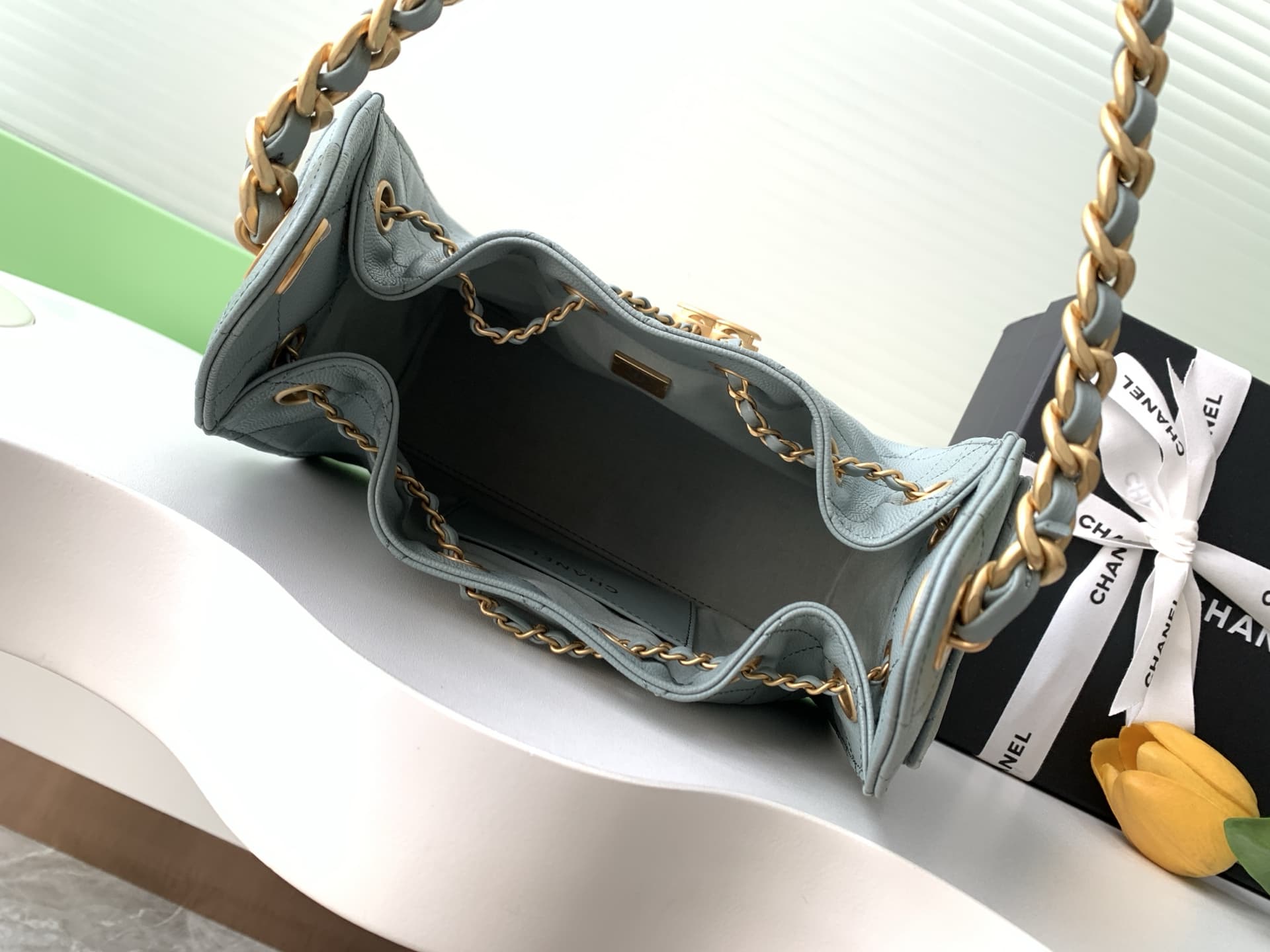 Chanel 25 Hobo Handbag Grained calfskin LB16666 (6)