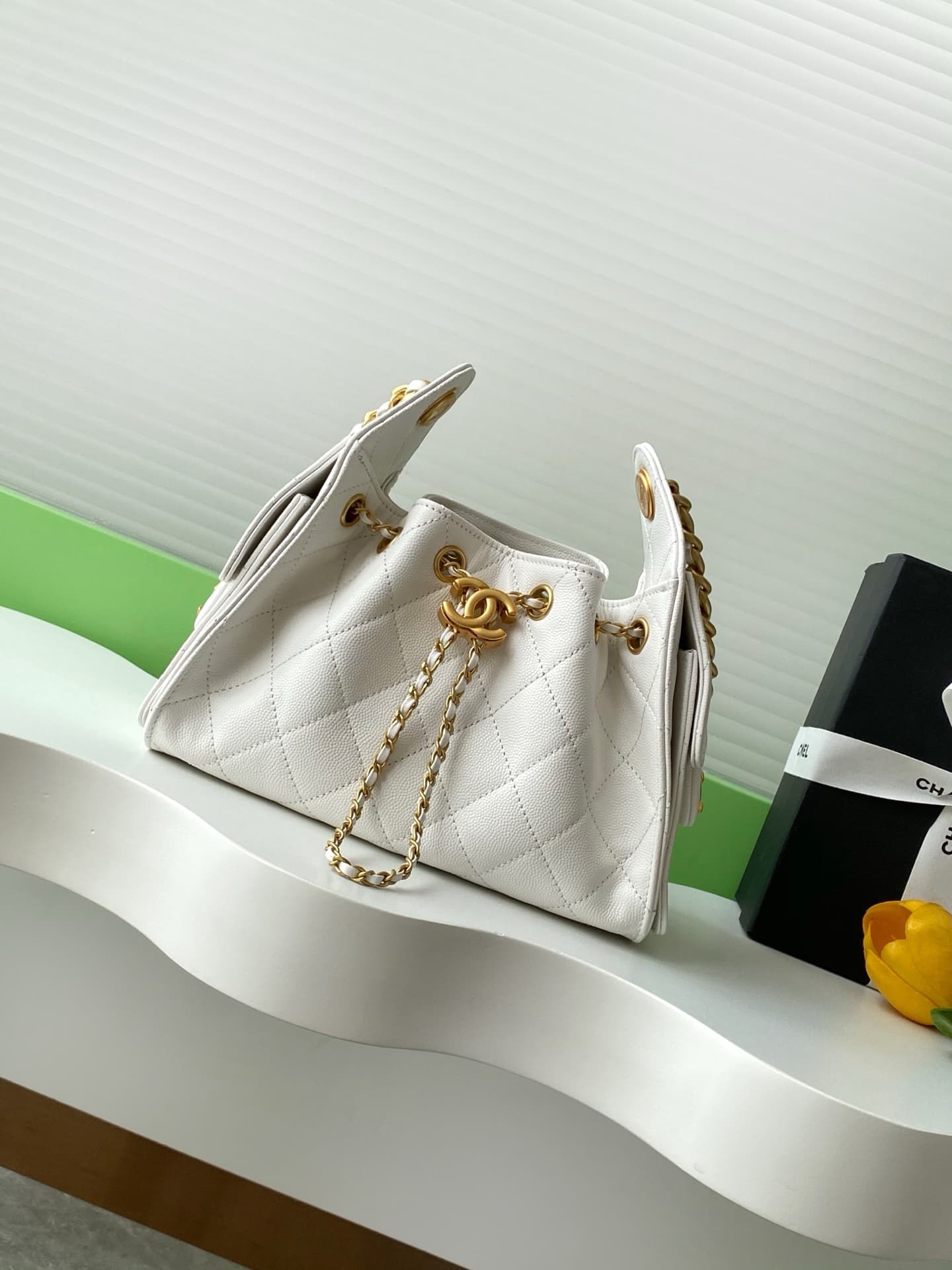 Chanel 25 Hobo Handbag Grained calfskin LB16669 (1)