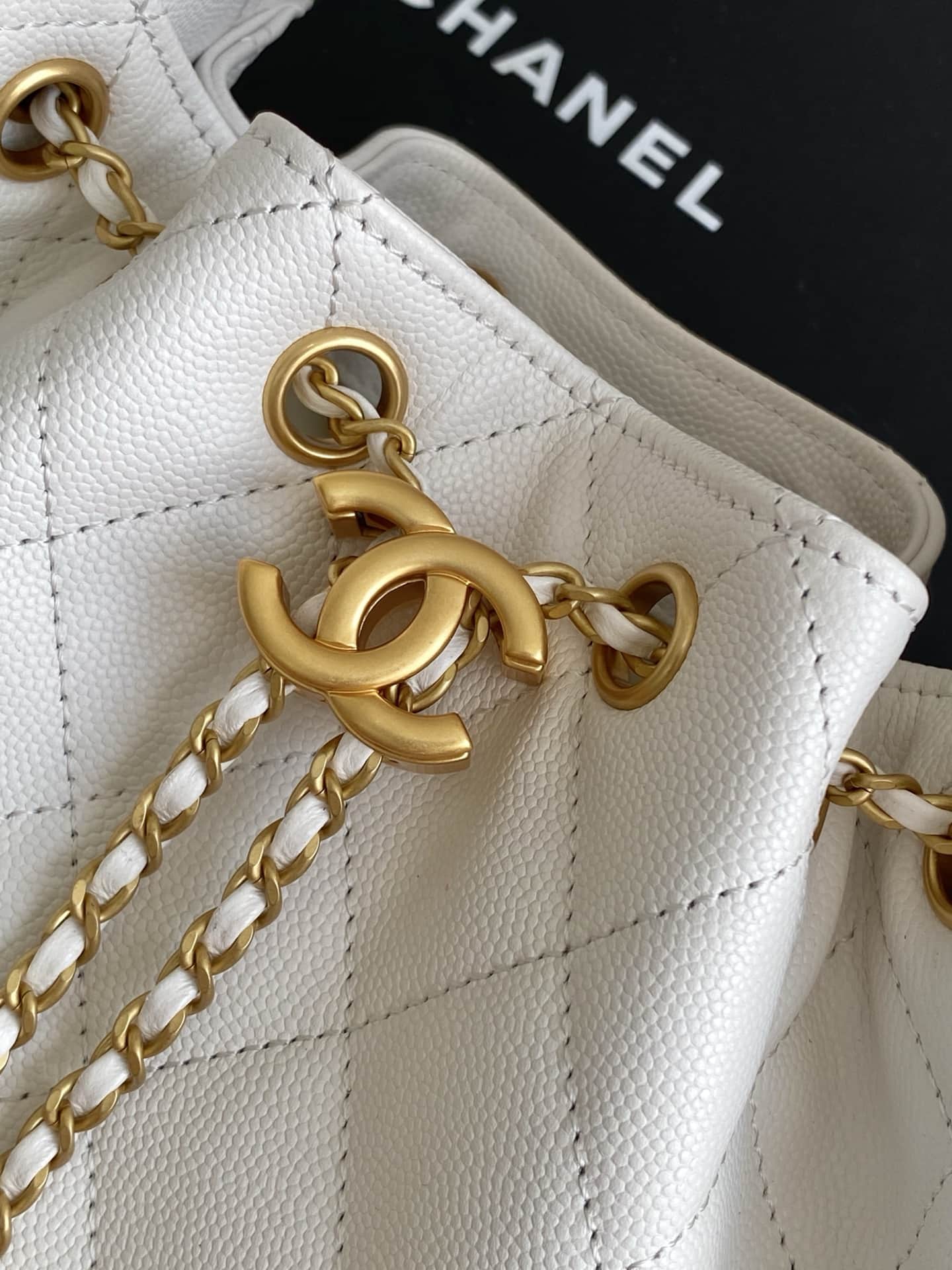 Chanel 25 Hobo Handbag Grained calfskin LB16669 (4)