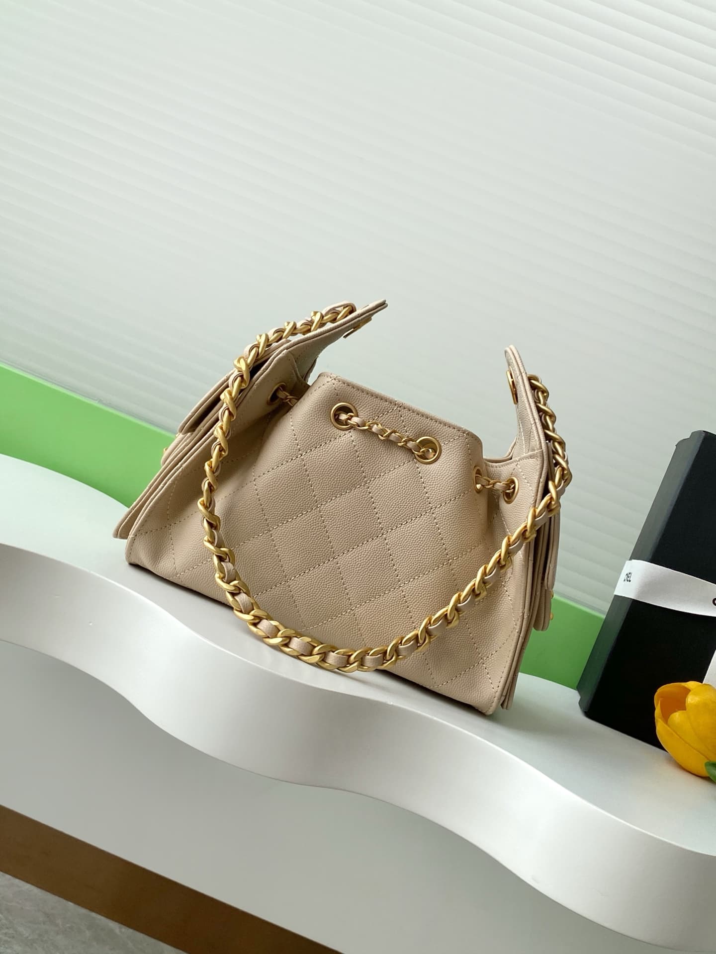 Chanel 25 Hobo Handbag Grained calfskin LB16670 (2)