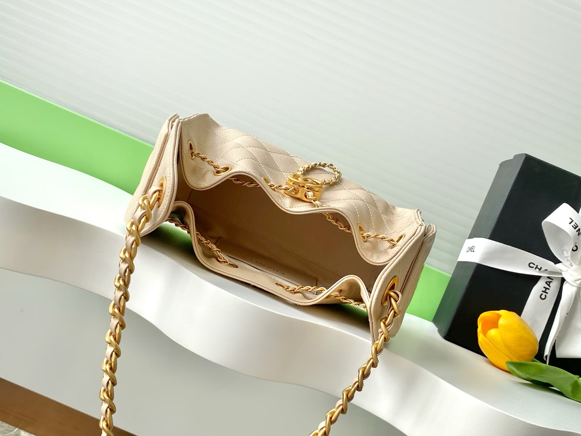 Chanel 25 Hobo Handbag Grained calfskin LB16670 (6)