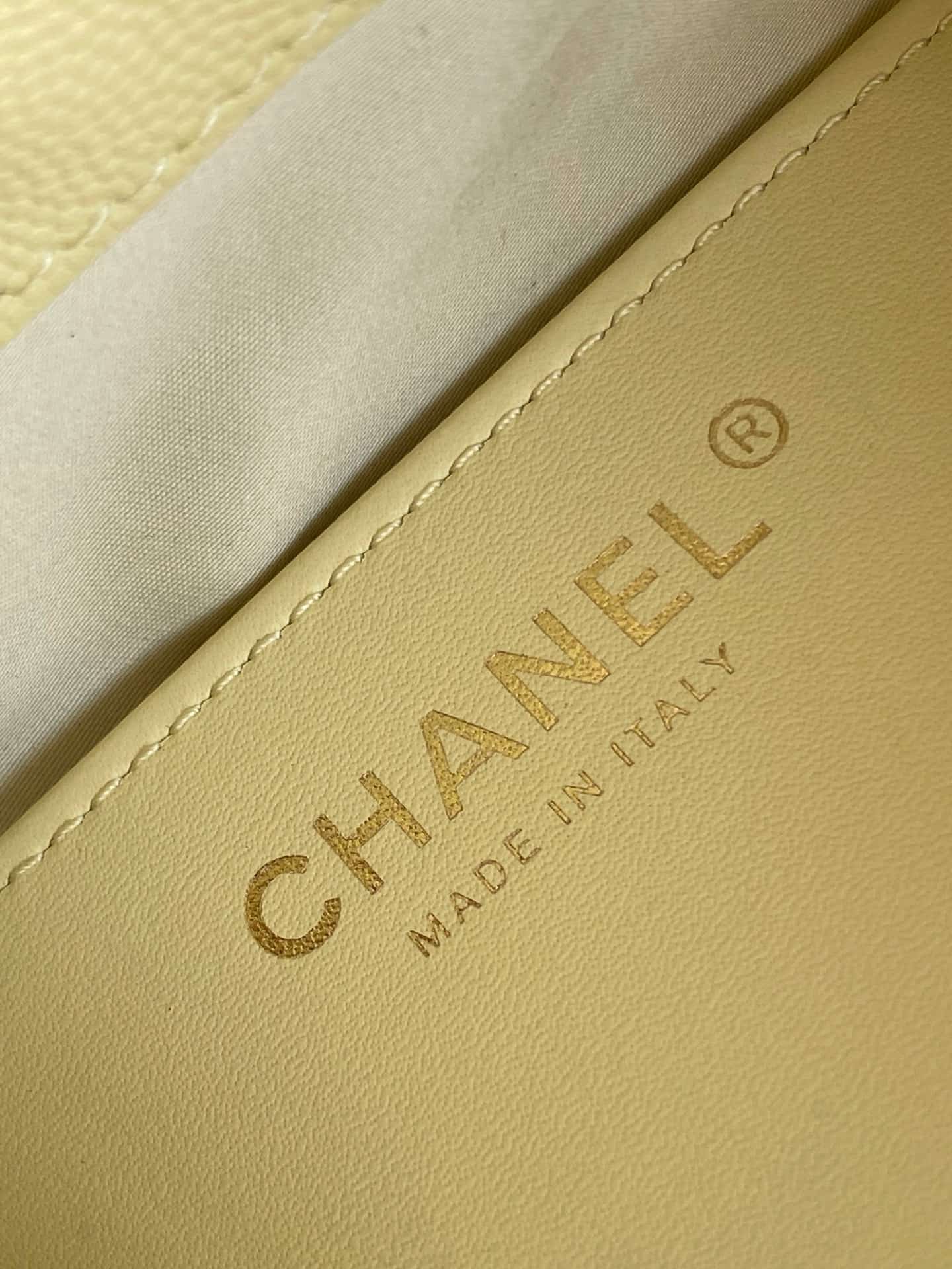 Chanel 25 Hobo Handbag Grained calfskin LB16671 (6)