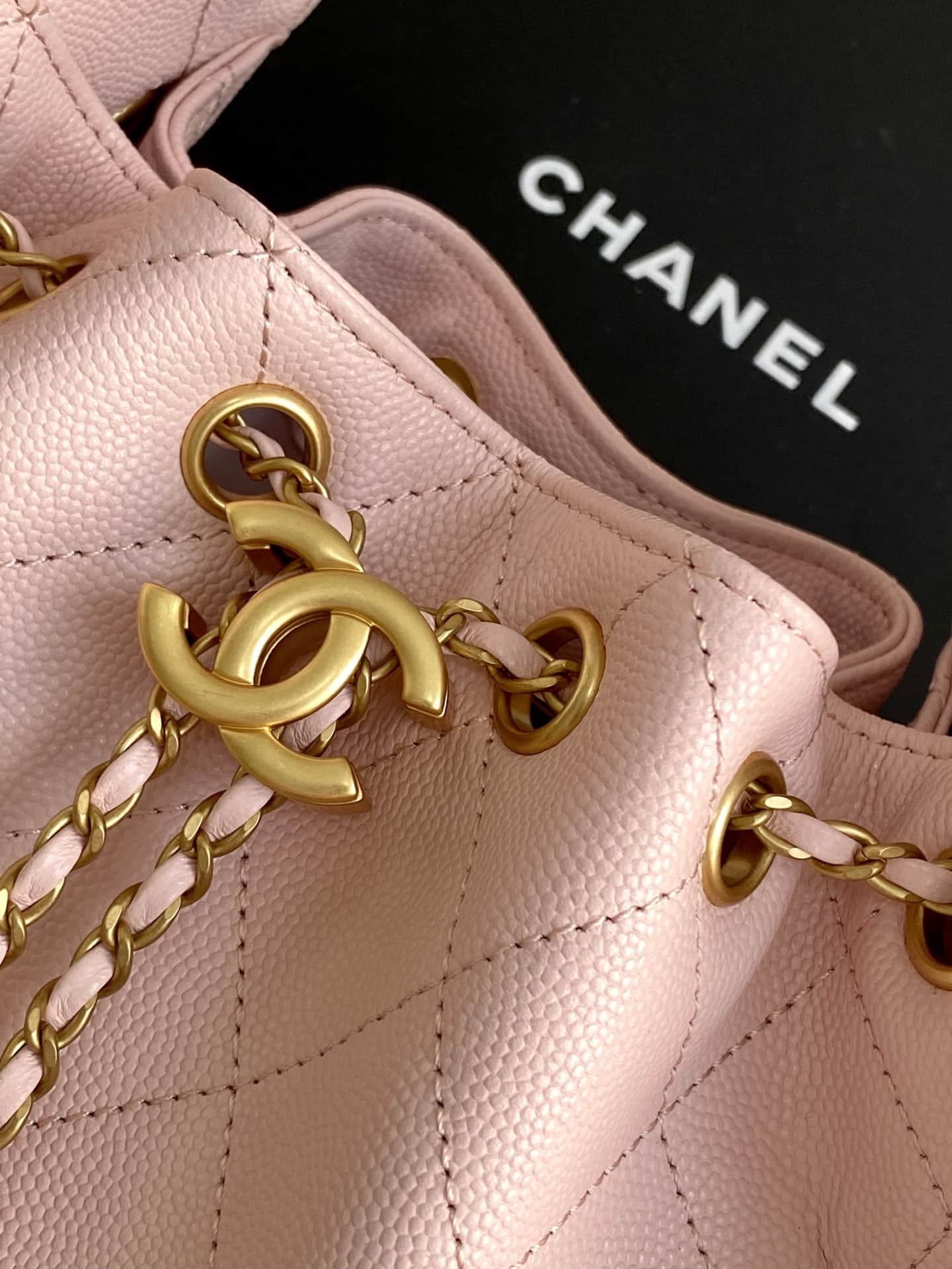 Chanel 25 Hobo Handbag Grained calfskin LB16672 (4)