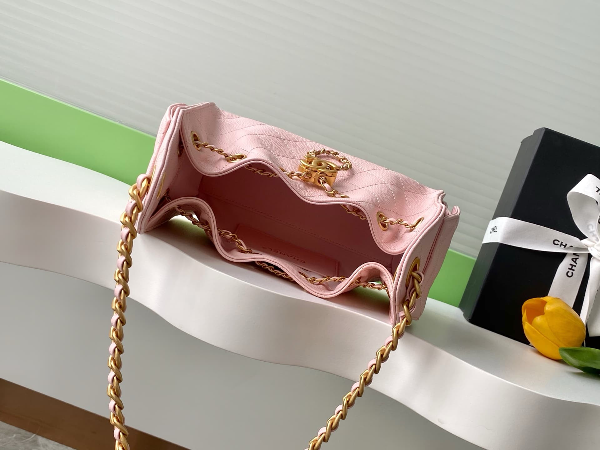 Chanel 25 Hobo Handbag Grained calfskin LB16672 (6)