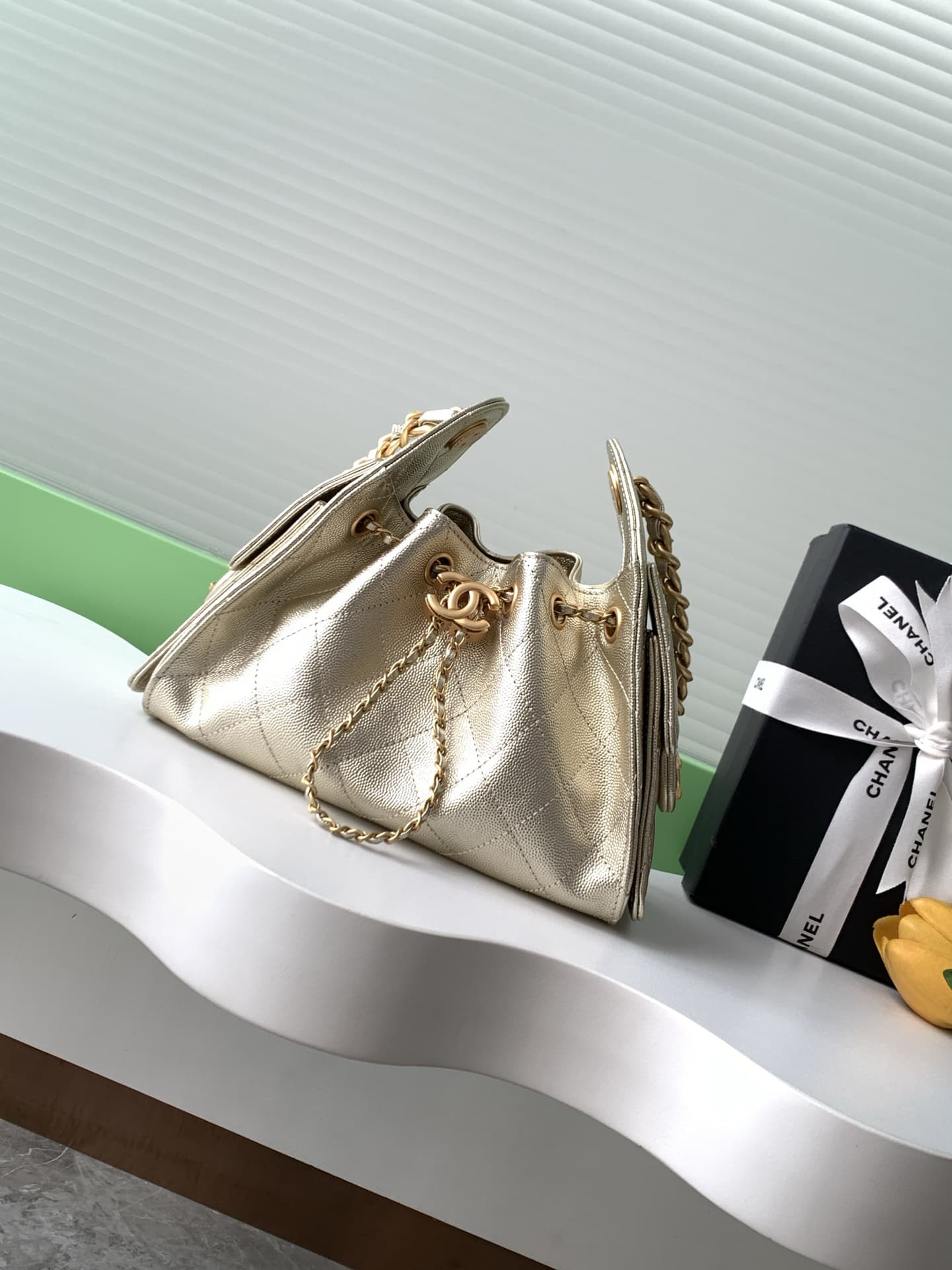 Chanel 25 Hobo Handbag Grained calfskin LB16674 (1)