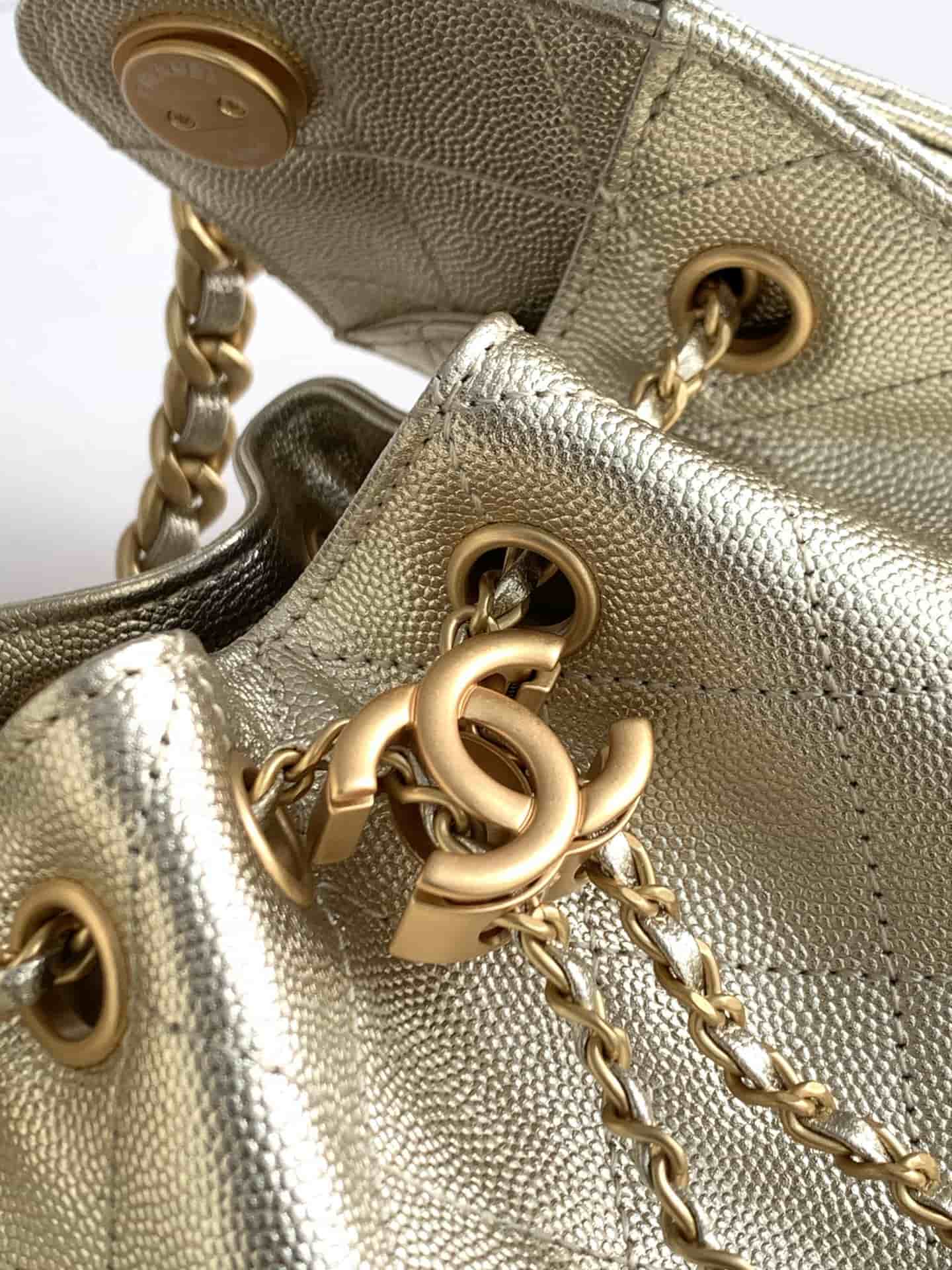 Chanel 25 Hobo Handbag Grained calfskin LB16674 (4)