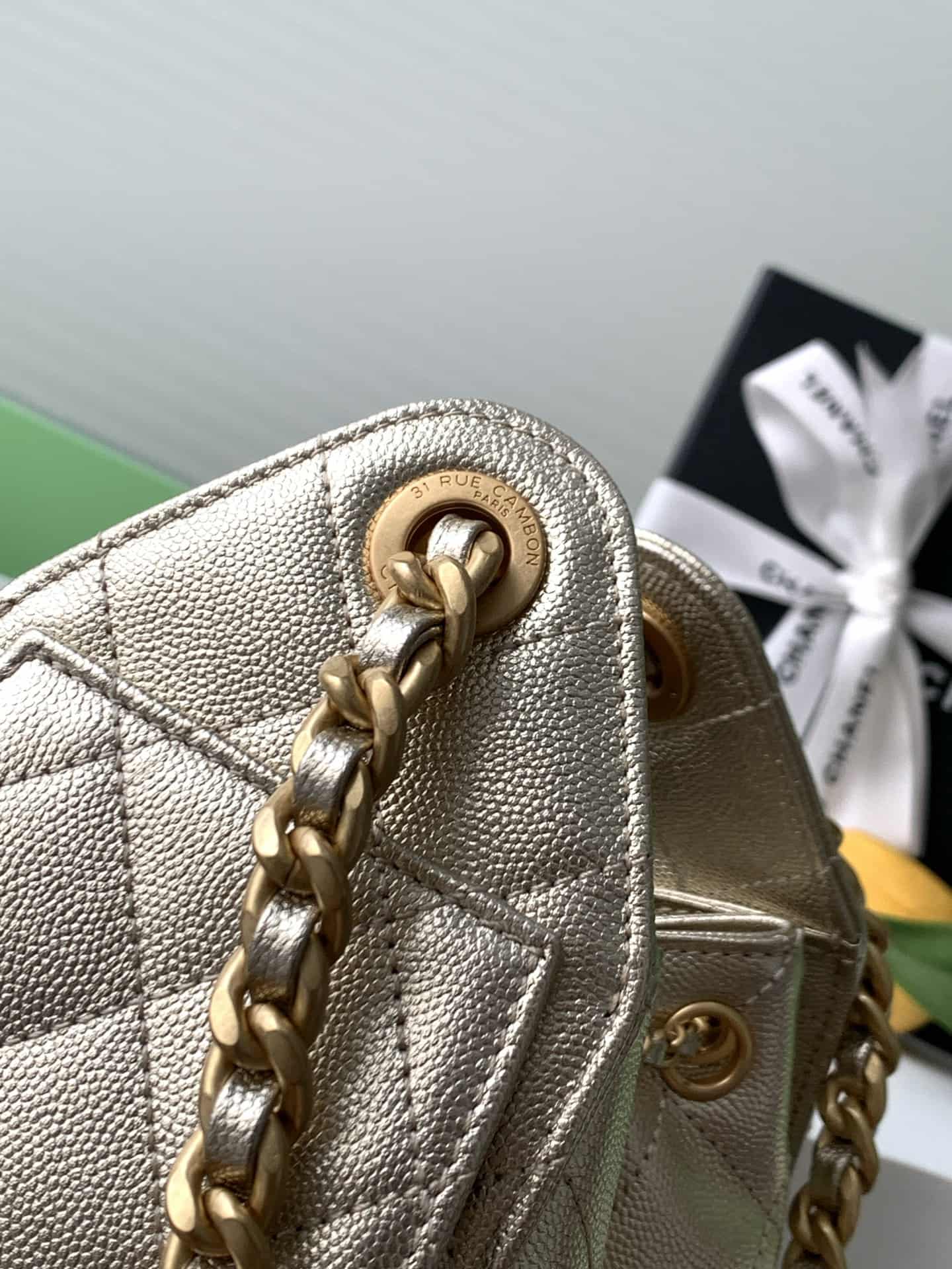 Chanel 25 Hobo Handbag Grained calfskin LB16674 (5)