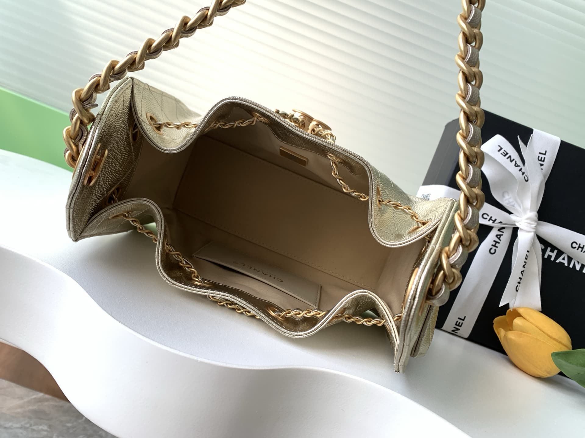 Chanel 25 Hobo Handbag Grained calfskin LB16674 (6)