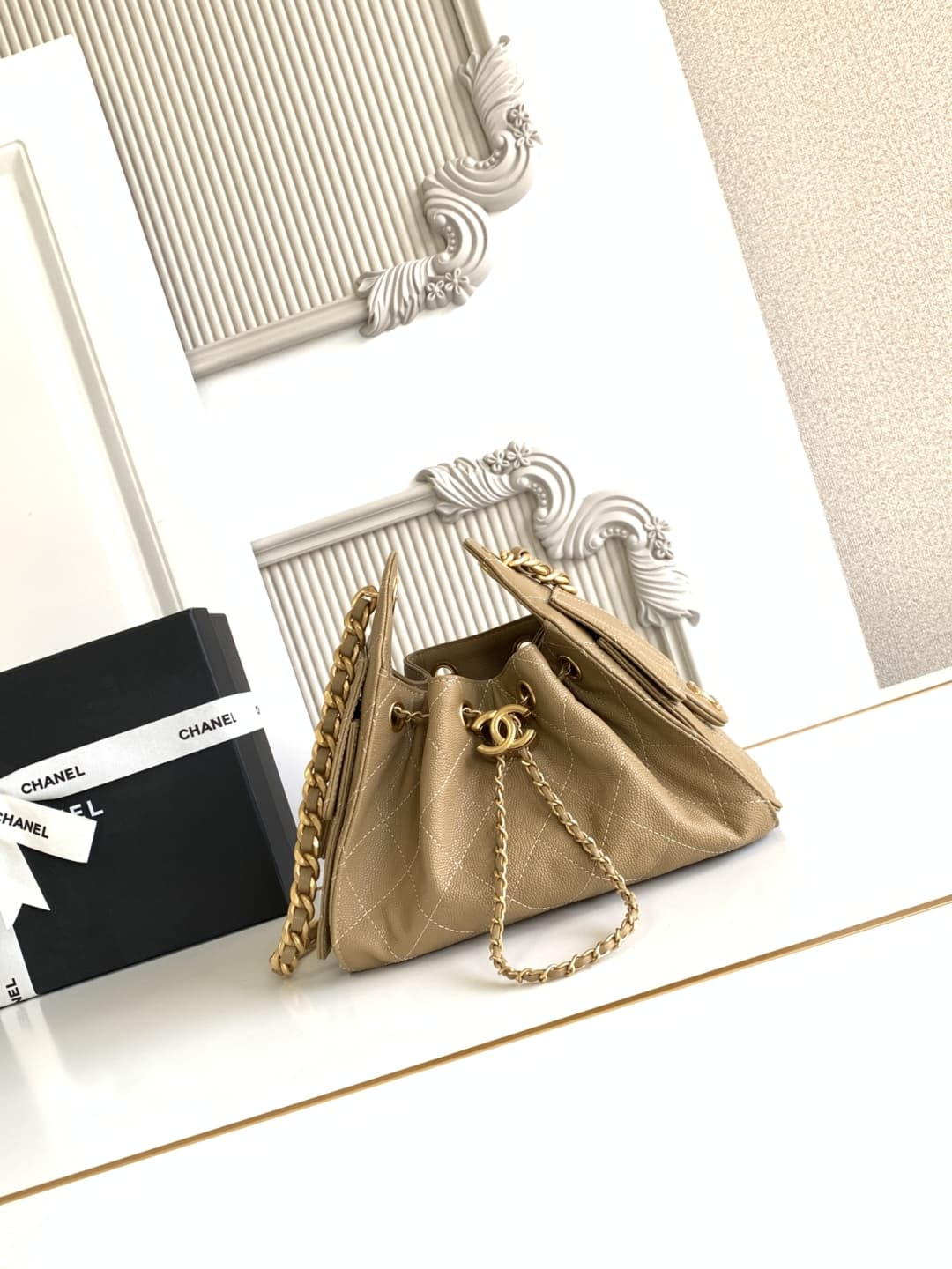 Chanel 25 Hobo Handbag Grained calfskin LB16980 (2)