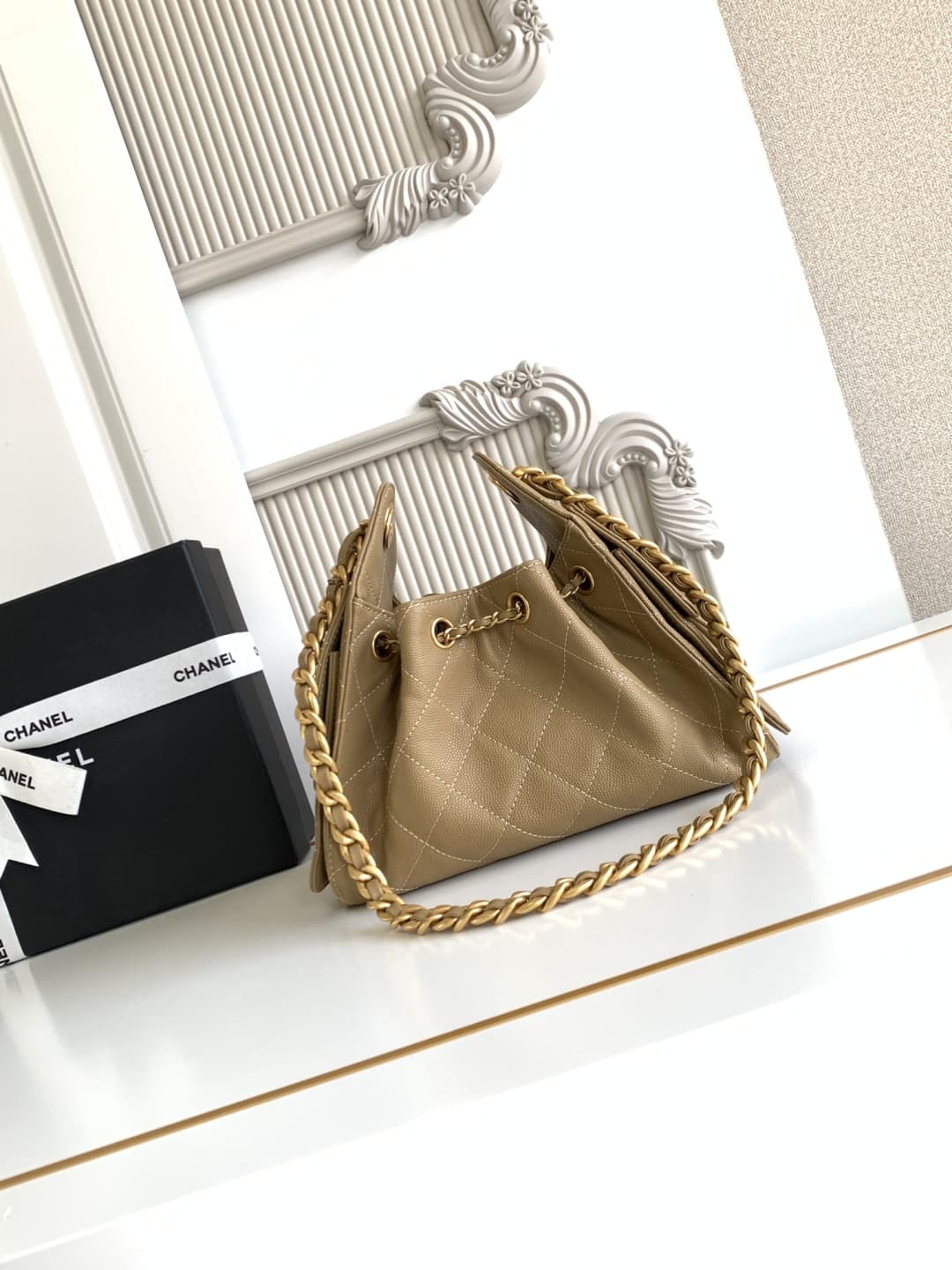 Chanel 25 Hobo Handbag Grained calfskin LB16980 (3)