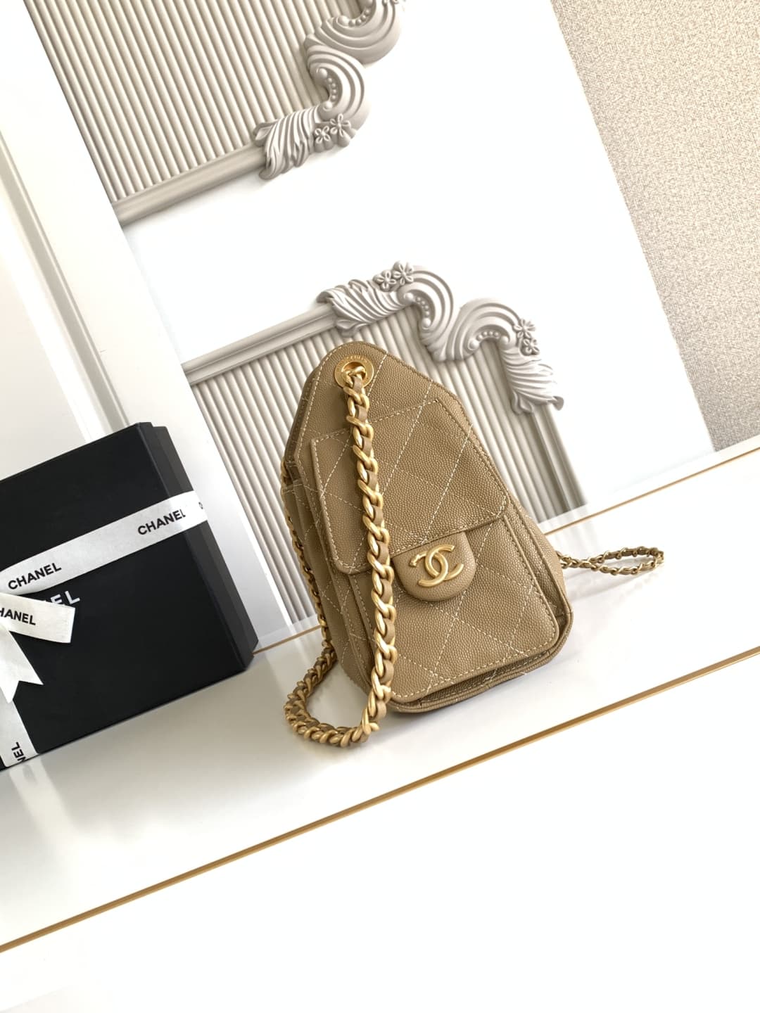 Chanel 25 Hobo Handbag Grained calfskin LB16980 (4)