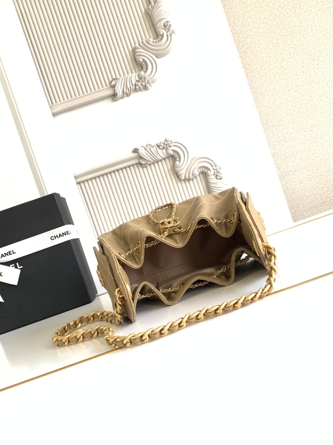 Chanel 25 Hobo Handbag Grained calfskin LB16980 (5)