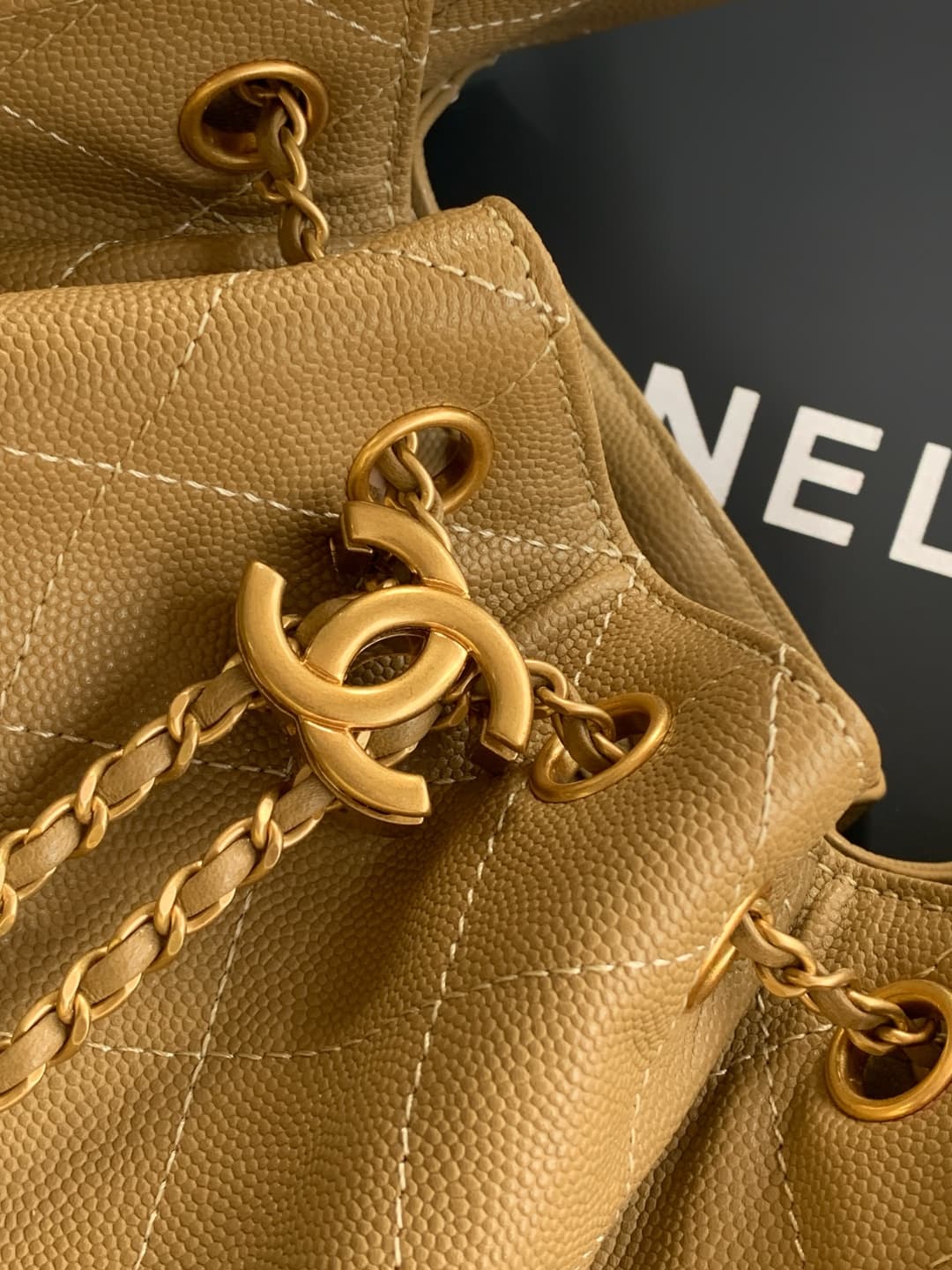 Chanel 25 Hobo Handbag Grained calfskin LB16980 (6)