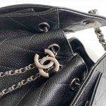 Chanel 25 Hobo Handbag Grained calfskin LB22878 (2)