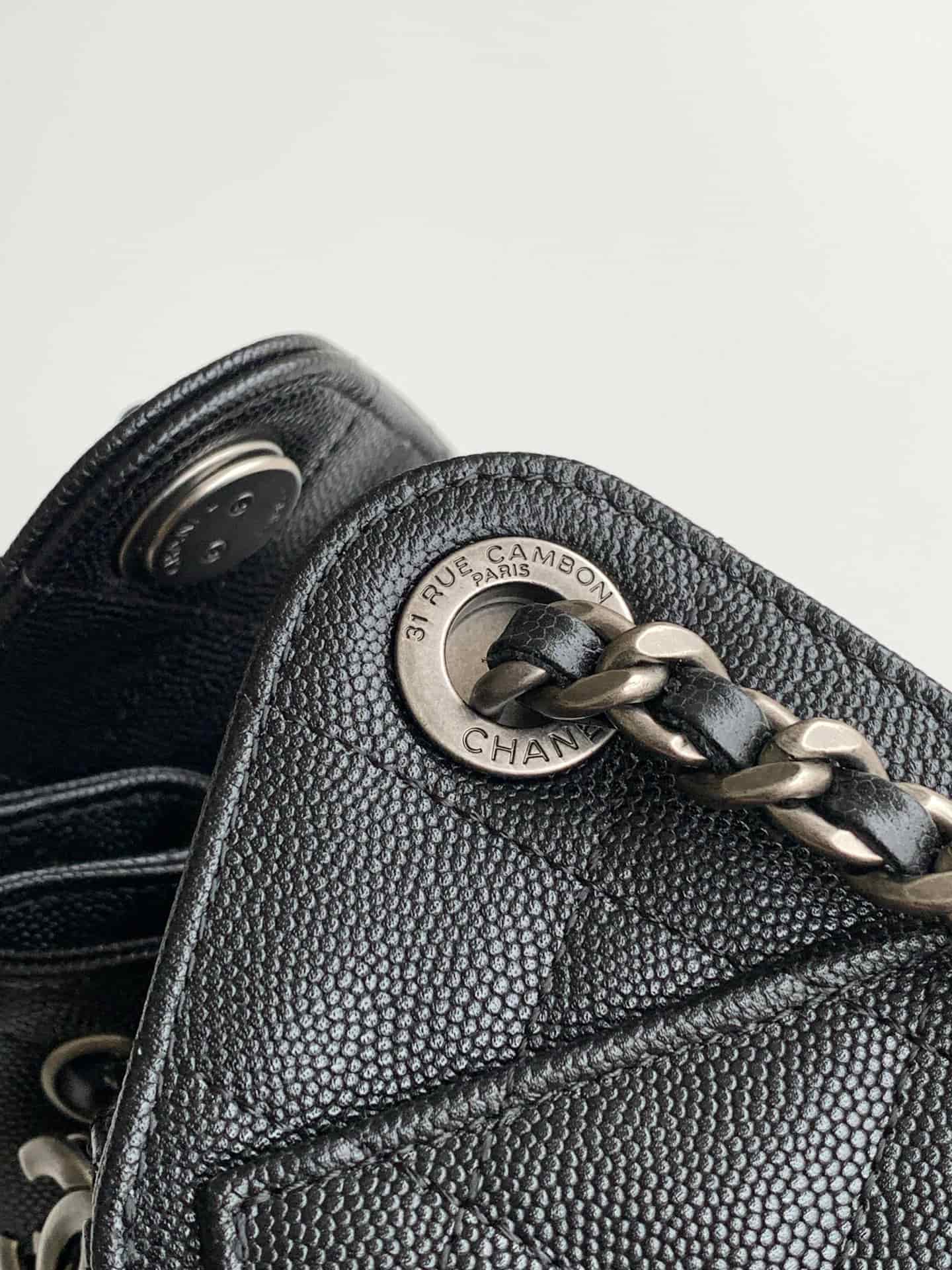 Chanel 25 Hobo Handbag Grained calfskin LB22878 (4)