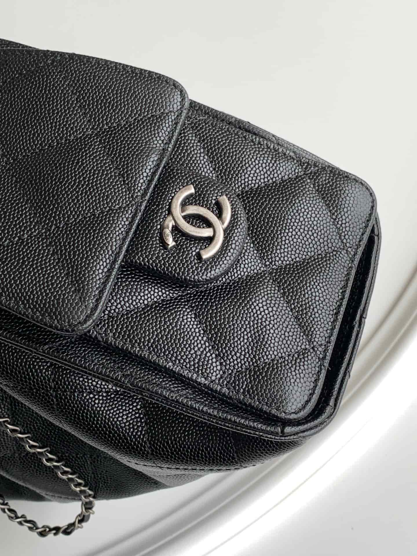 Chanel 25 Hobo Handbag Grained calfskin LB22878 (6)
