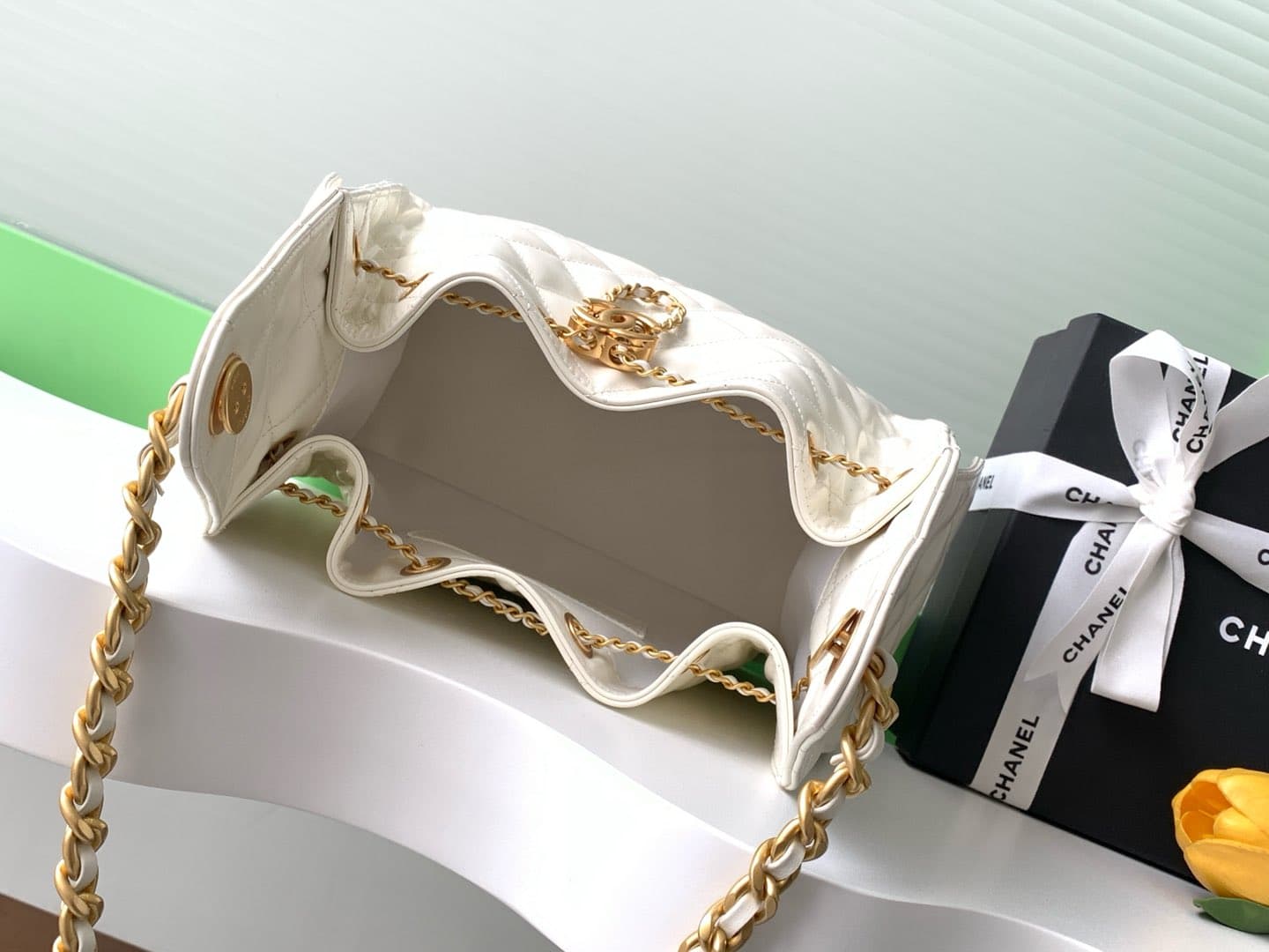 Chanel 25 Hobo Handbag Shiny calfskin LB15831 (6)