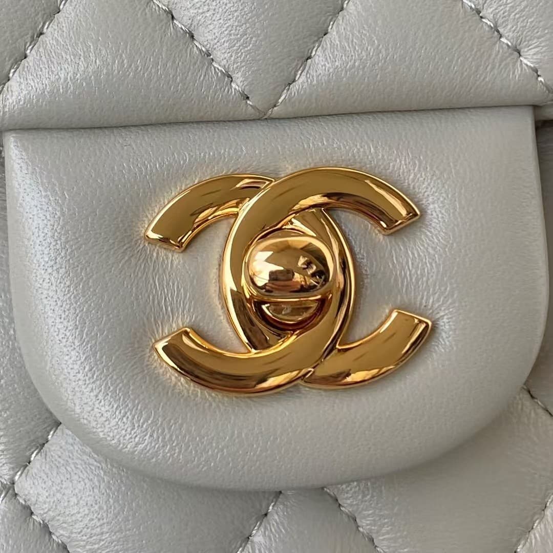Chanel CLASSIC HANDBAG Lambskin LB2120 (2)