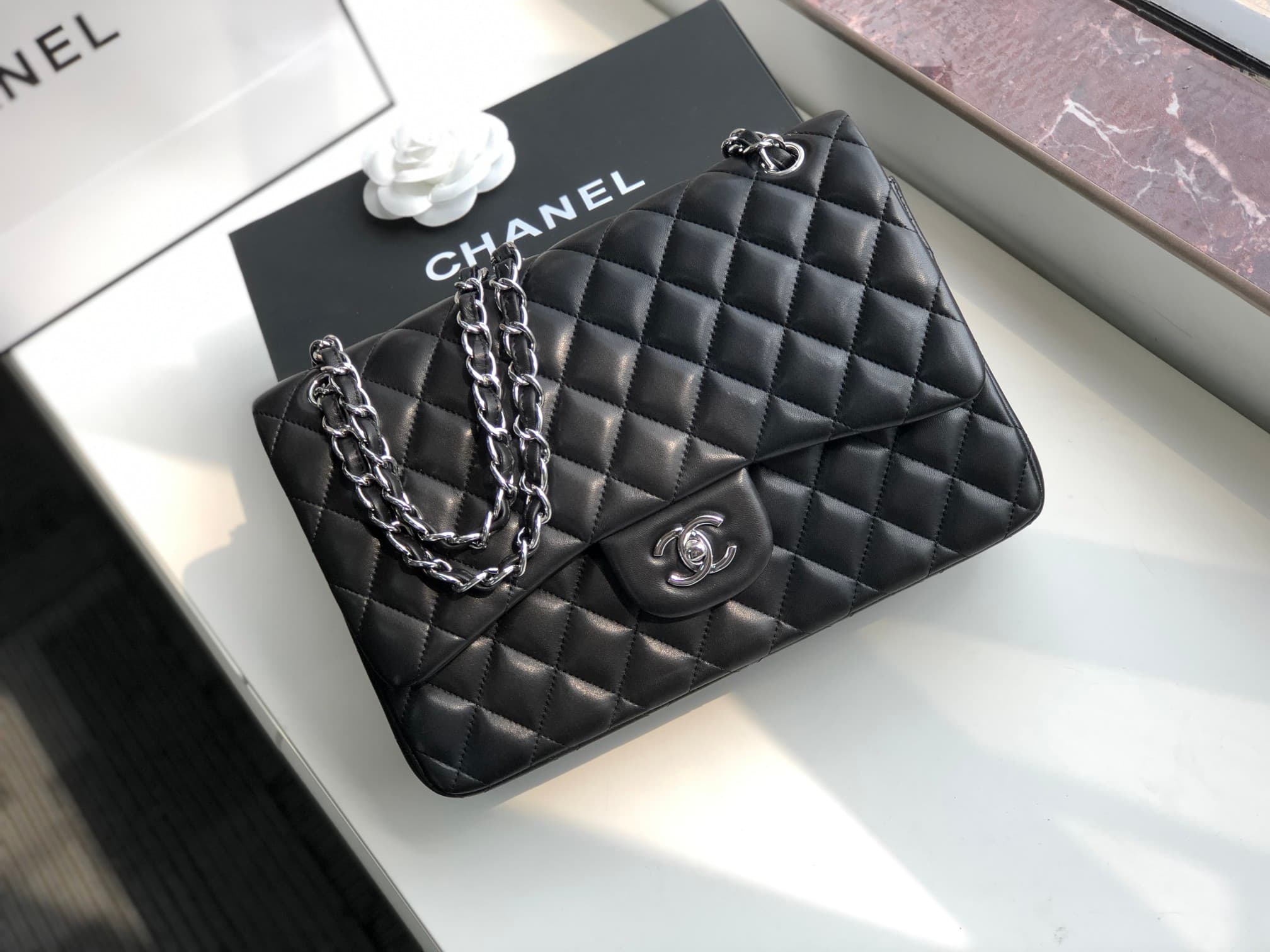 Chanel CLASSIC HANDBAG Lambskin LB21343 (2)