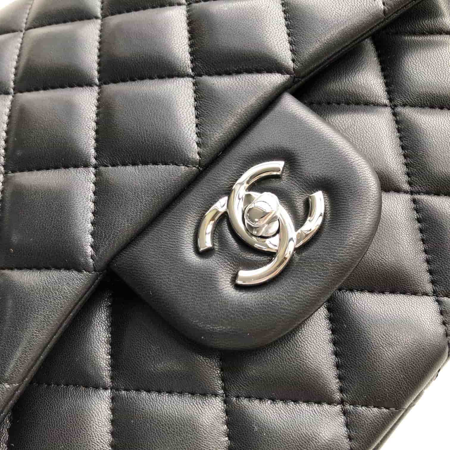 Chanel CLASSIC HANDBAG Lambskin LB21343 (4)