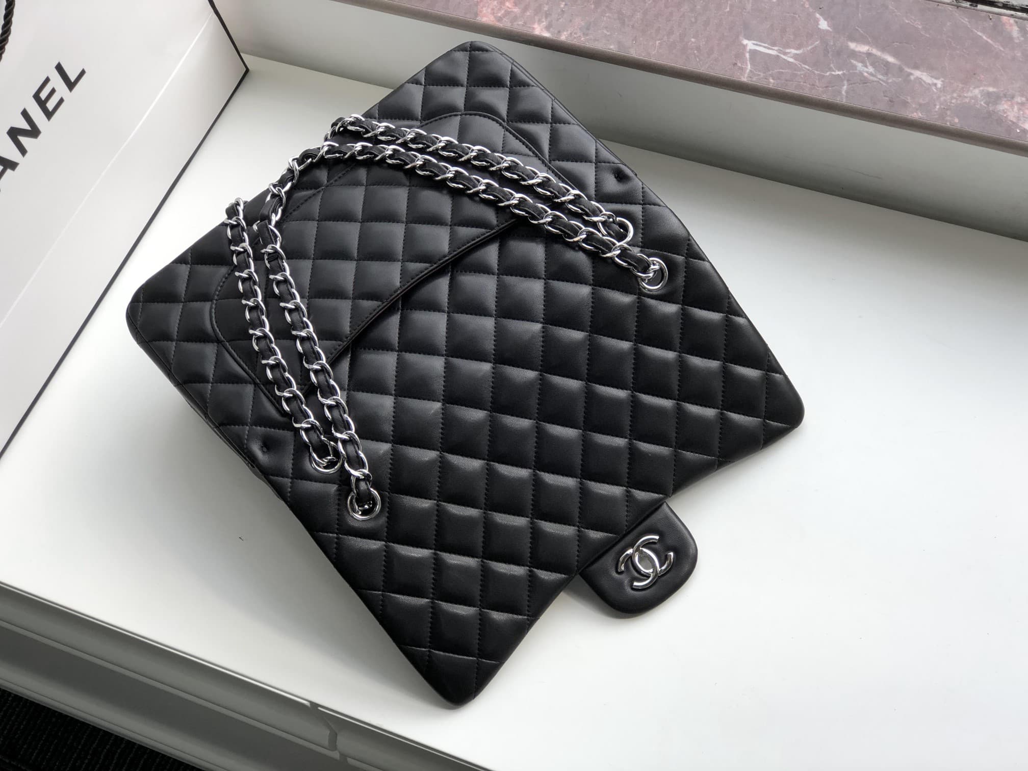 Chanel CLASSIC HANDBAG Lambskin LB21343 (5)