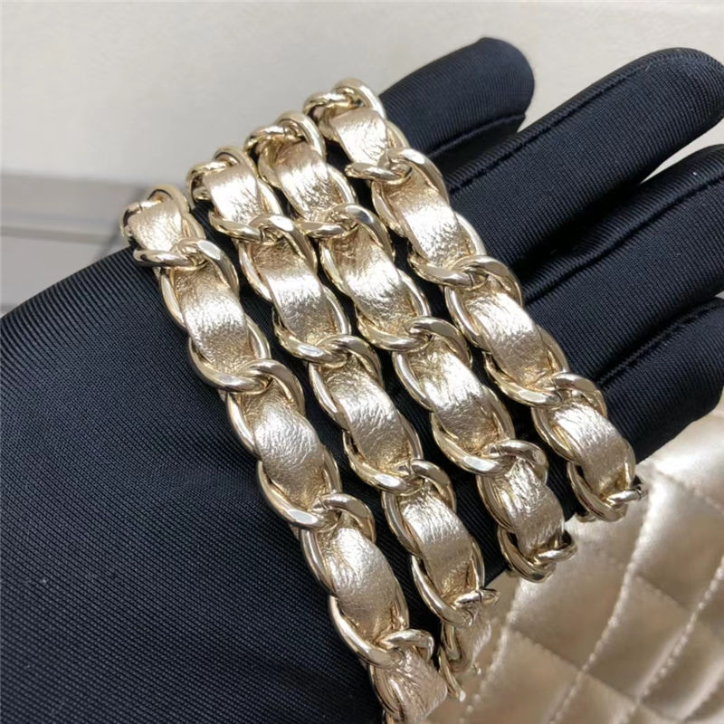 Chanel CLASSIC HANDBAG Lambskin LB4132 (4)