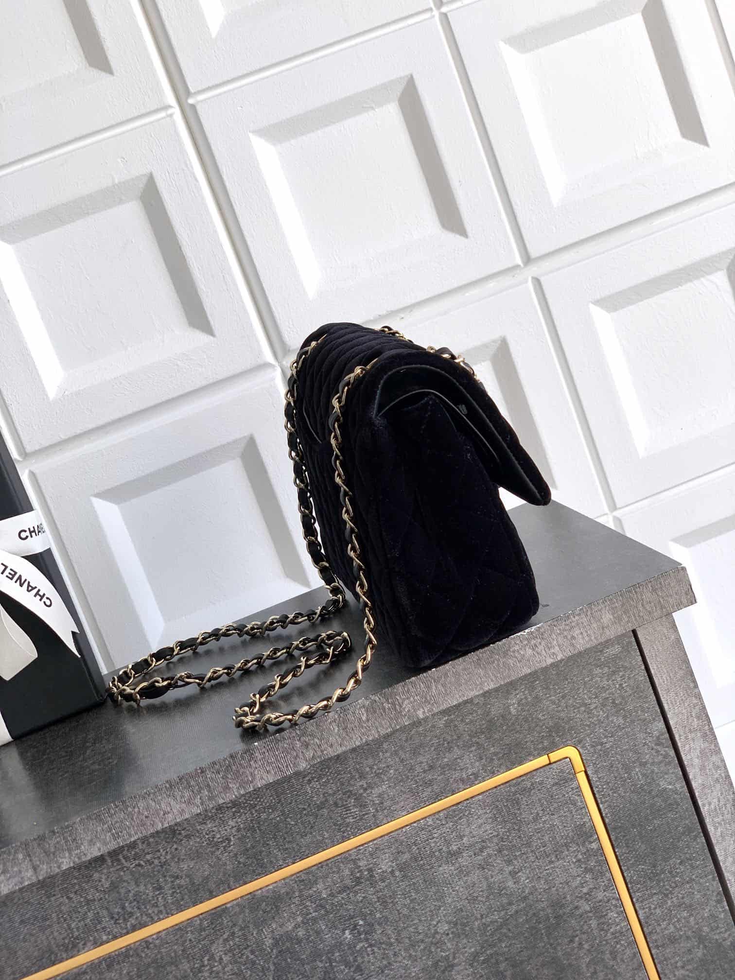 Chanel CLASSIC HANDBAG Suede LB21725 (2)