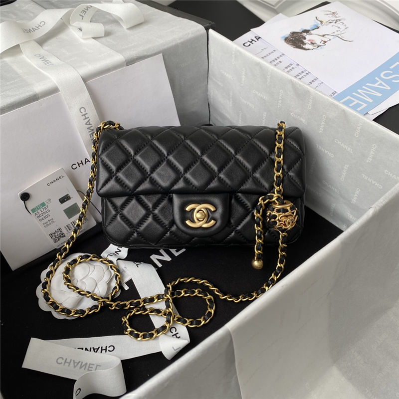 Chanel FLAP BAG Lambskin LB9945 (1)