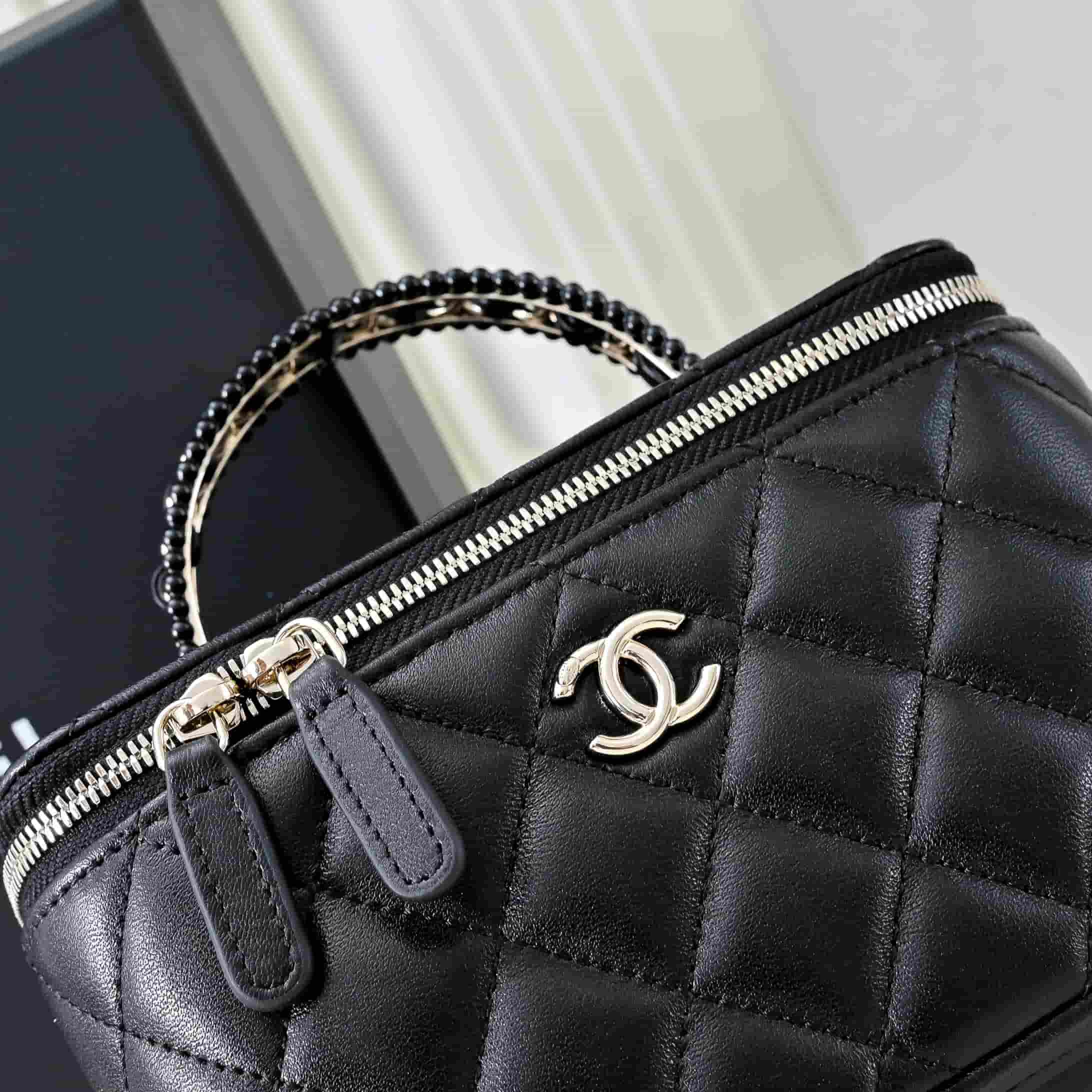 Chanel LONG VANITY Lambskin LB16514 (6)