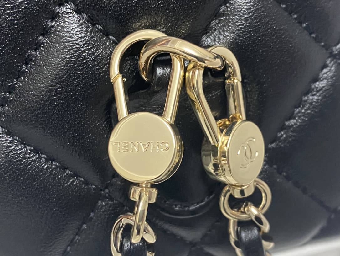 Chanel Mini Backpack Lambskin LB16484 (4)