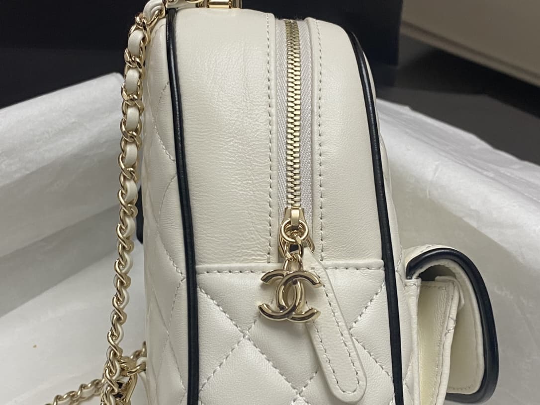 Chanel Mini Backpack Lambskin LB16485 (4)