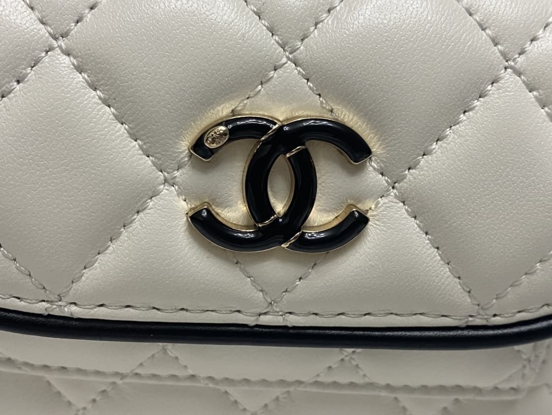Chanel Mini Backpack Lambskin LB16485 (5)
