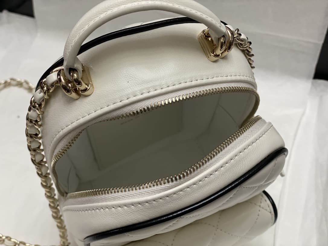 Chanel Mini Backpack Lambskin LB16485 (6)