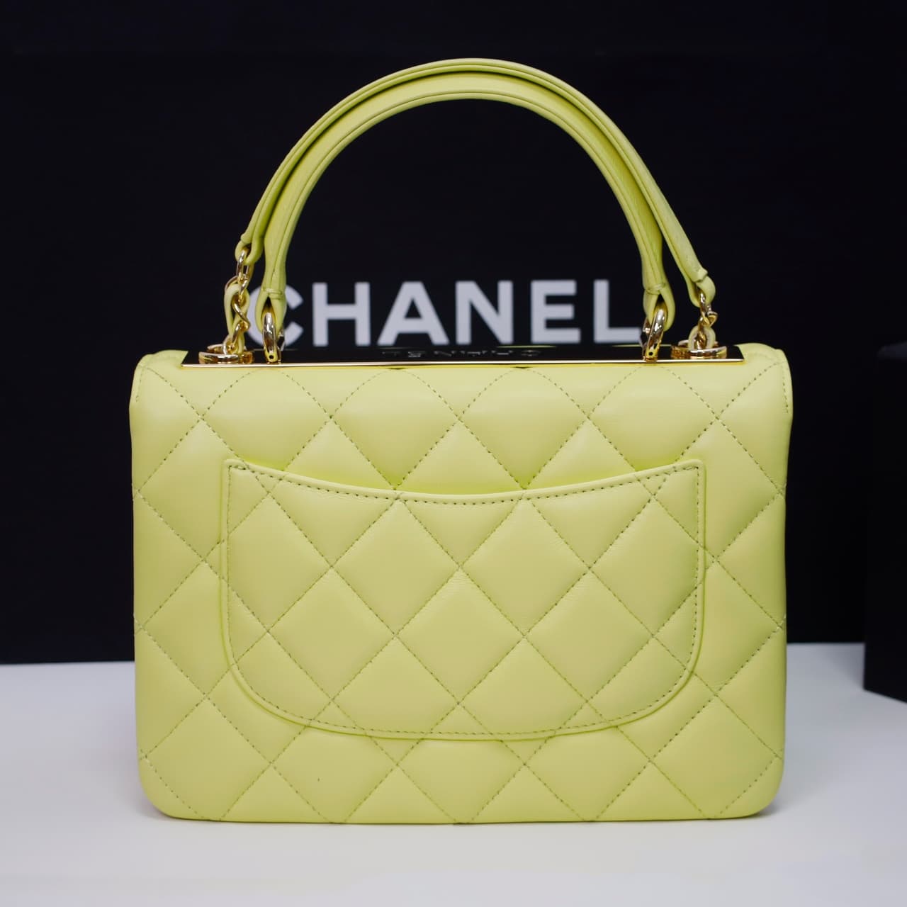 Chanel SMALL FLAP BAG Lambskin LB22776 (2)