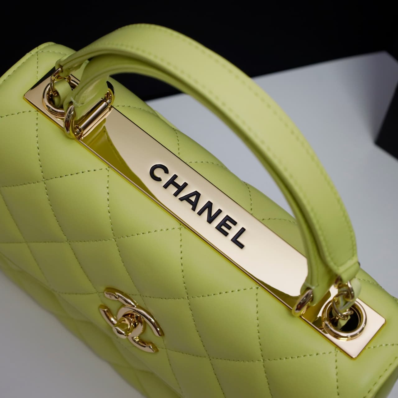 Chanel SMALL FLAP BAG Lambskin LB22776 (6)