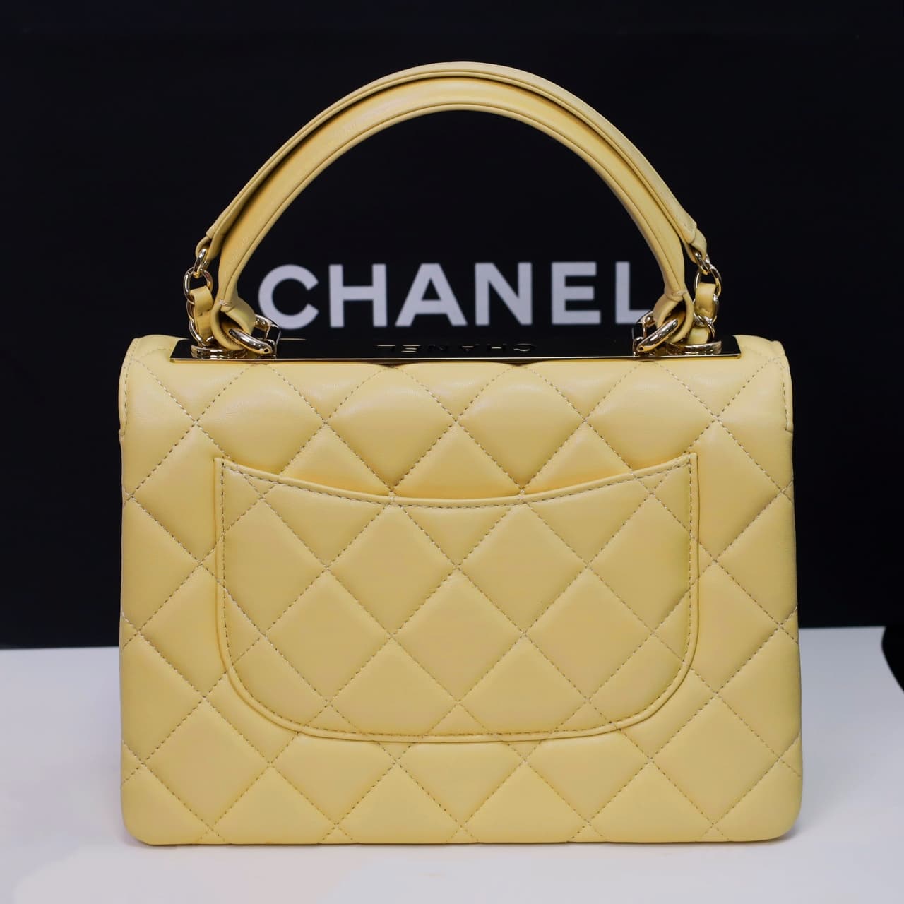 Chanel SMALL FLAP BAG Lambskin LB22777 (2)