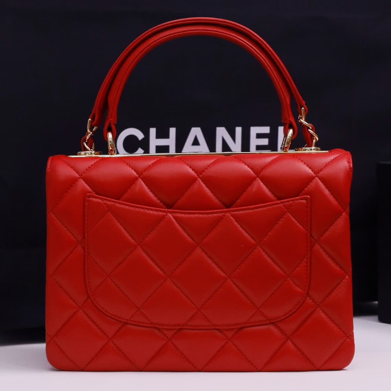 Chanel SMALL FLAP BAG Lambskin LB22780 (2)