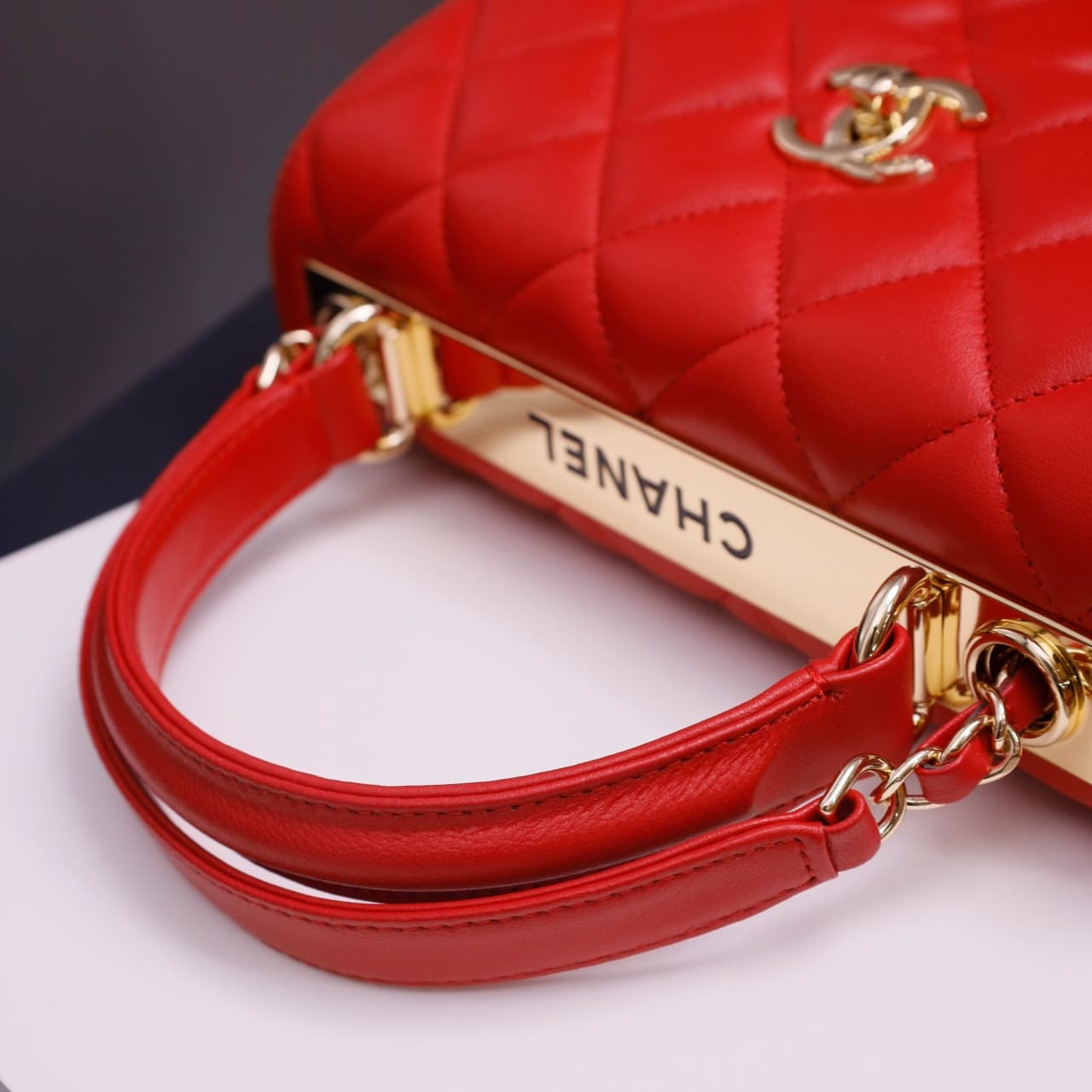 Chanel SMALL FLAP BAG Lambskin LB22780 (4)