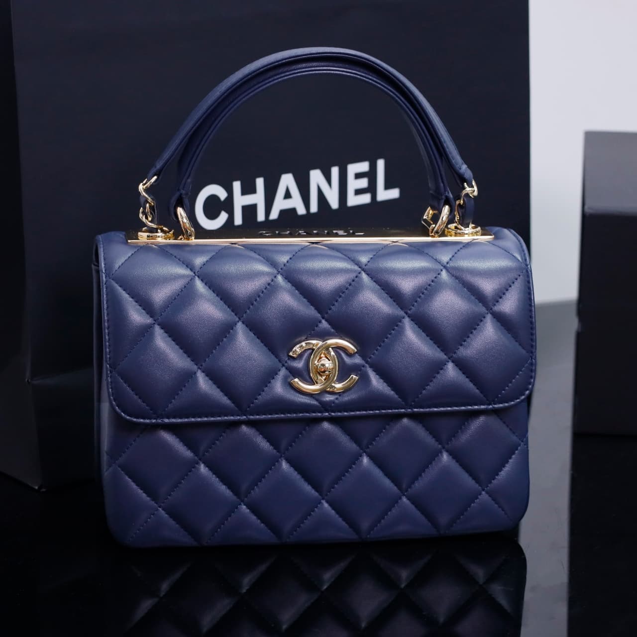 Chanel SMALL FLAP BAG Lambskin LB22783 (1)