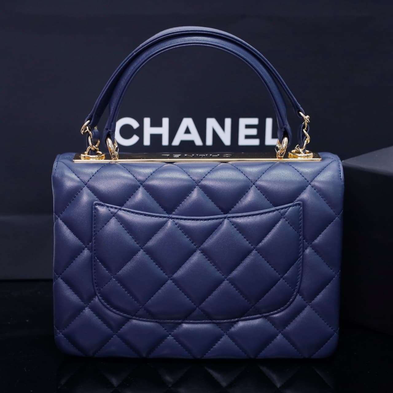 Chanel SMALL FLAP BAG Lambskin LB22783 (2)