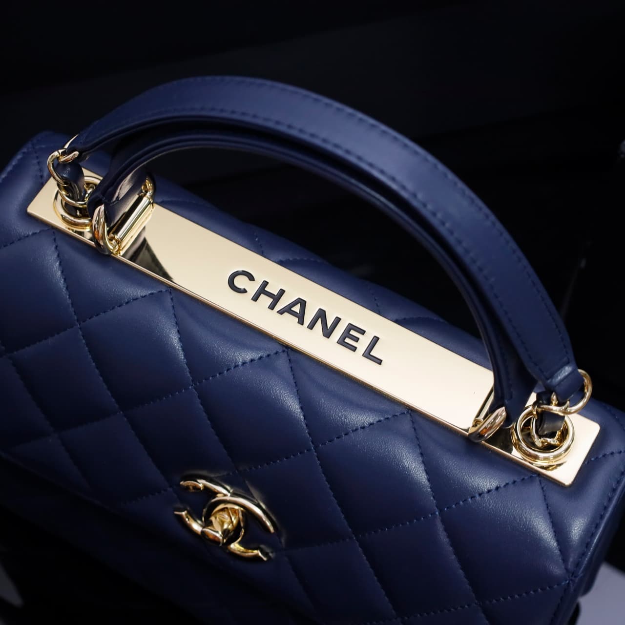Chanel SMALL FLAP BAG Lambskin LB22783 (5)